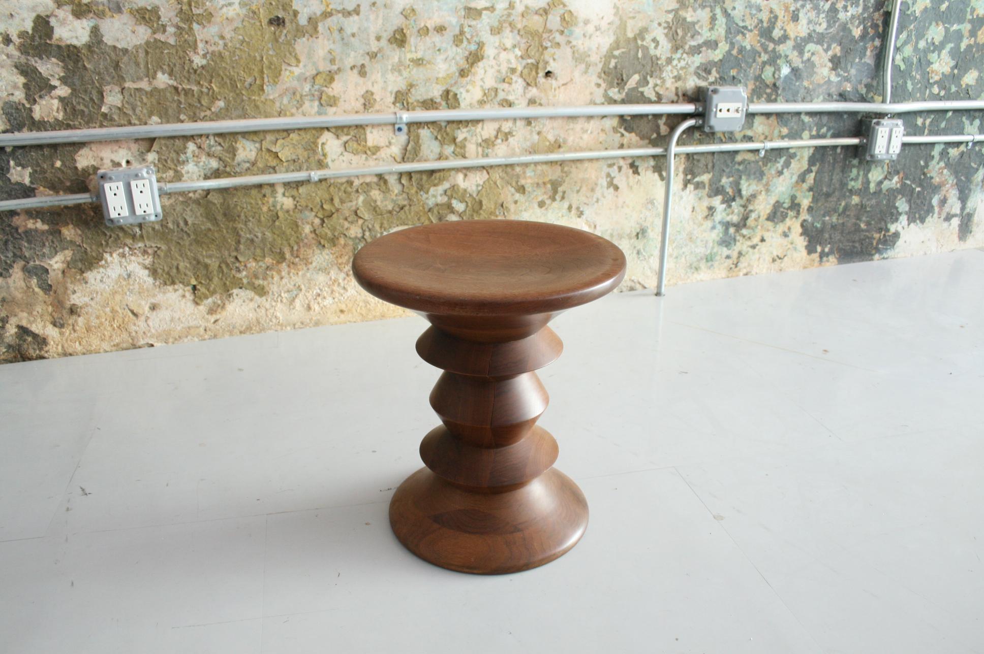 Vintage Early Eames for Herman Miller Walnut 'Time Life' Stool In Good Condition In Chicago, IL