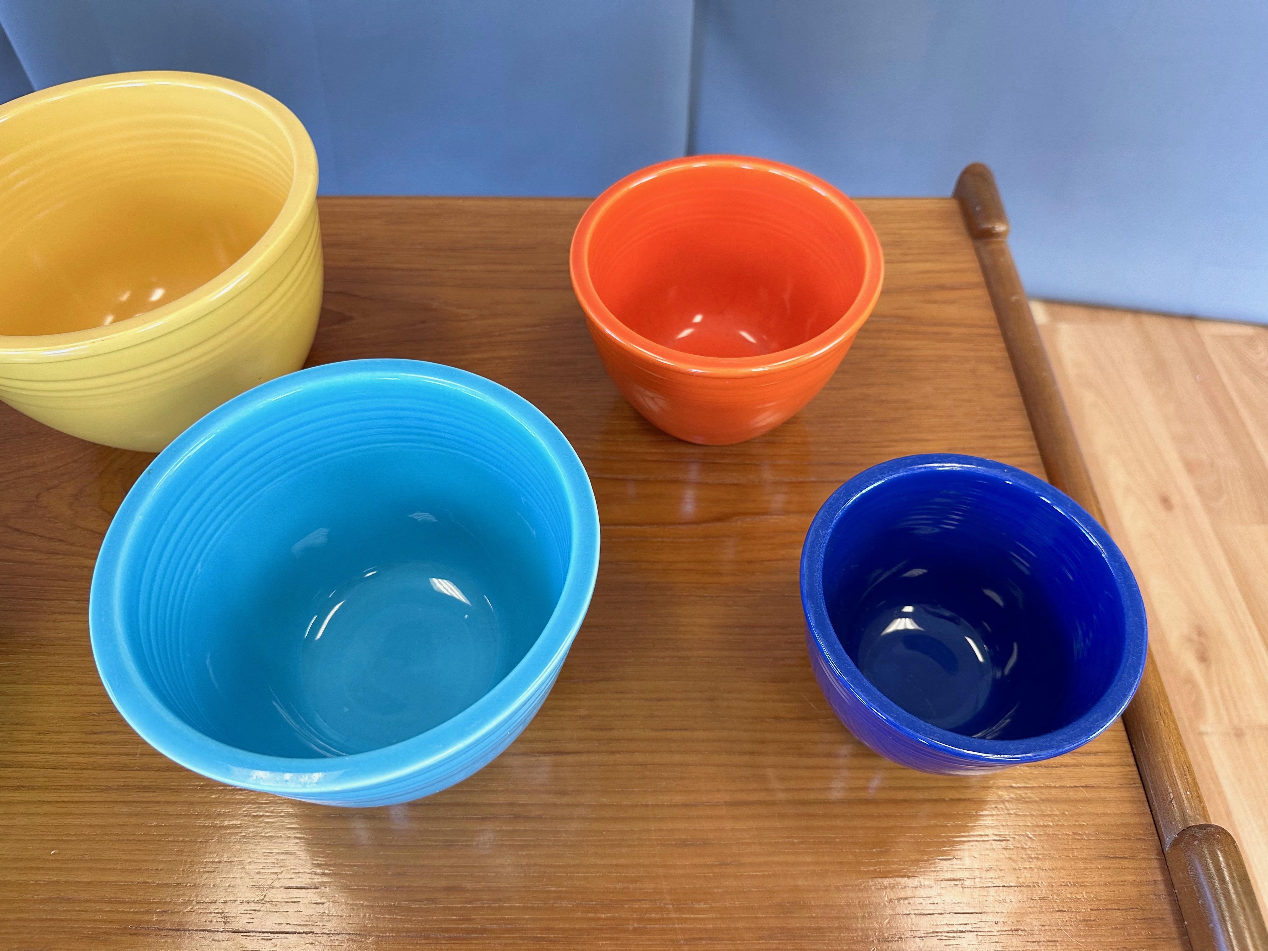 Frühe Fiestaware Nesting Mixing Bowls, sechsfarbiges Set aus sechs Fiestaware-Mischschalen, um 1940 (Mitte des 20. Jahrhunderts)