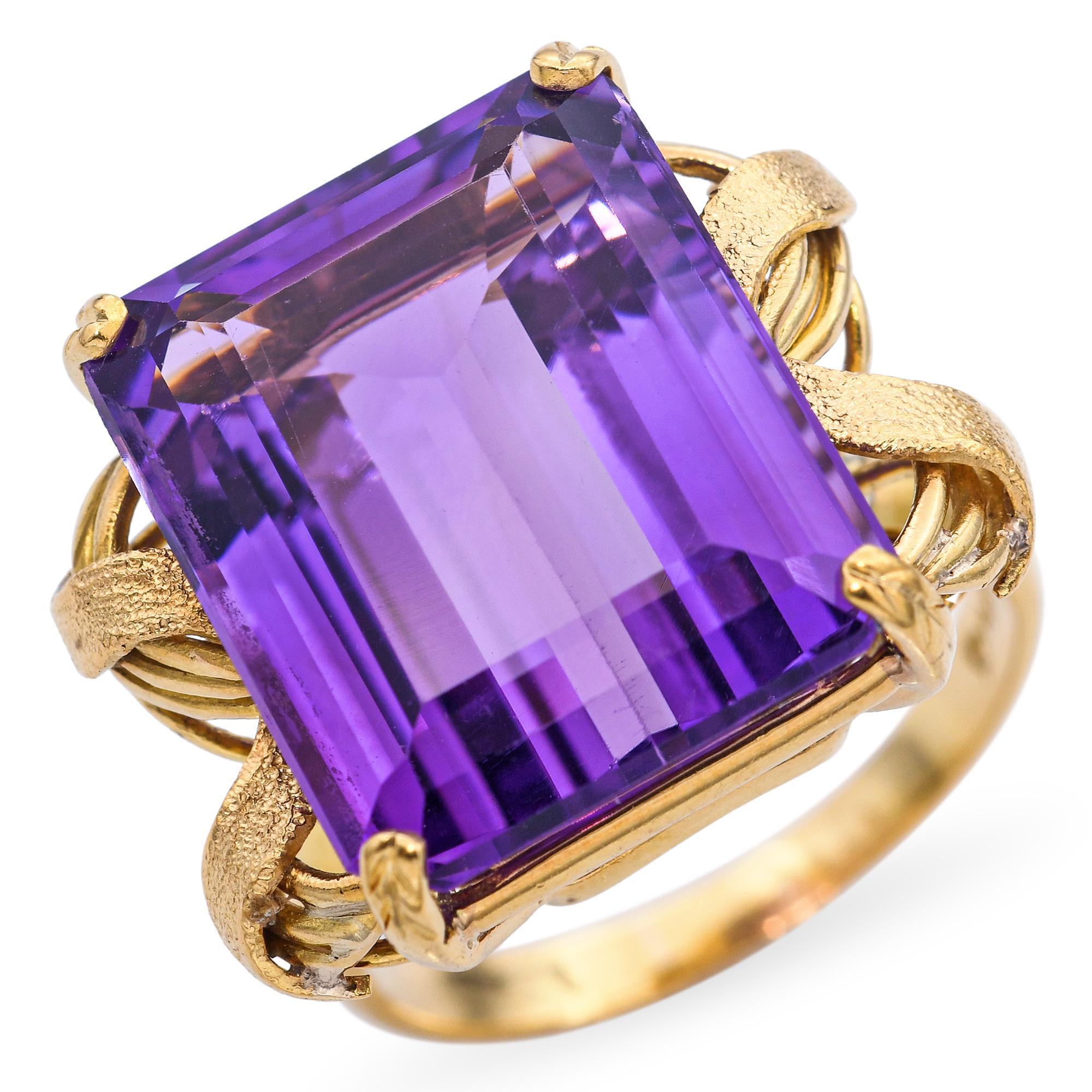 Dieser exquisite und seltene H-Stern-Cocktailring präsentiert einen farbenprächtigen Amethysten, der in ungewöhnliches 19-karätiges Gelbgold gefasst ist - eine seltene Reinheit, die meist mit europäischer Handwerkskunst in Verbindung gebracht wird.