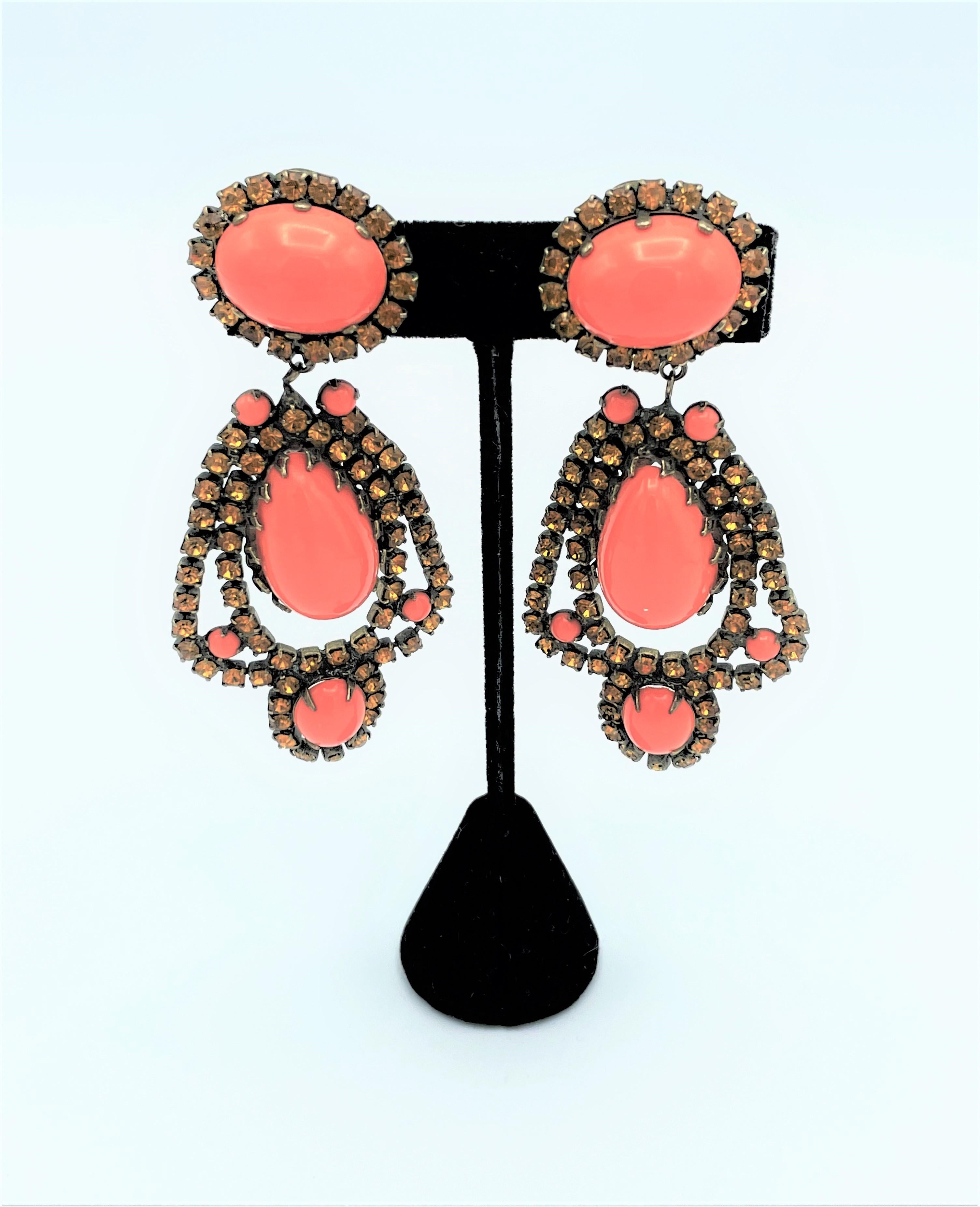 Vintage early K.J.L. dangling clip-on earring, coral cabochon and strass, 1960s 2