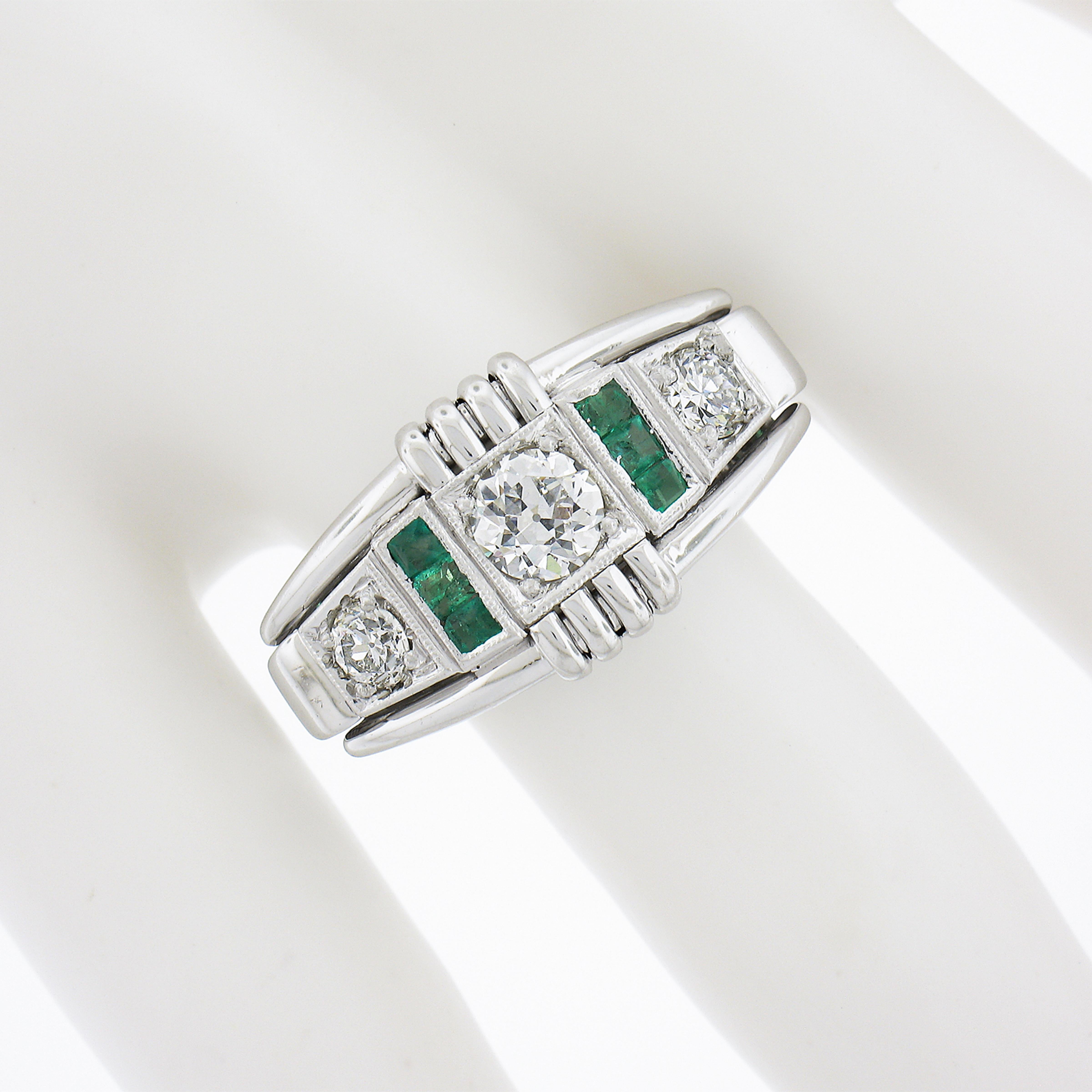 Vintage Early Retro 18k White Gold .92ct Emerald & Diamond Grooved Ring Band In Excellent Condition For Sale In Montclair, NJ
