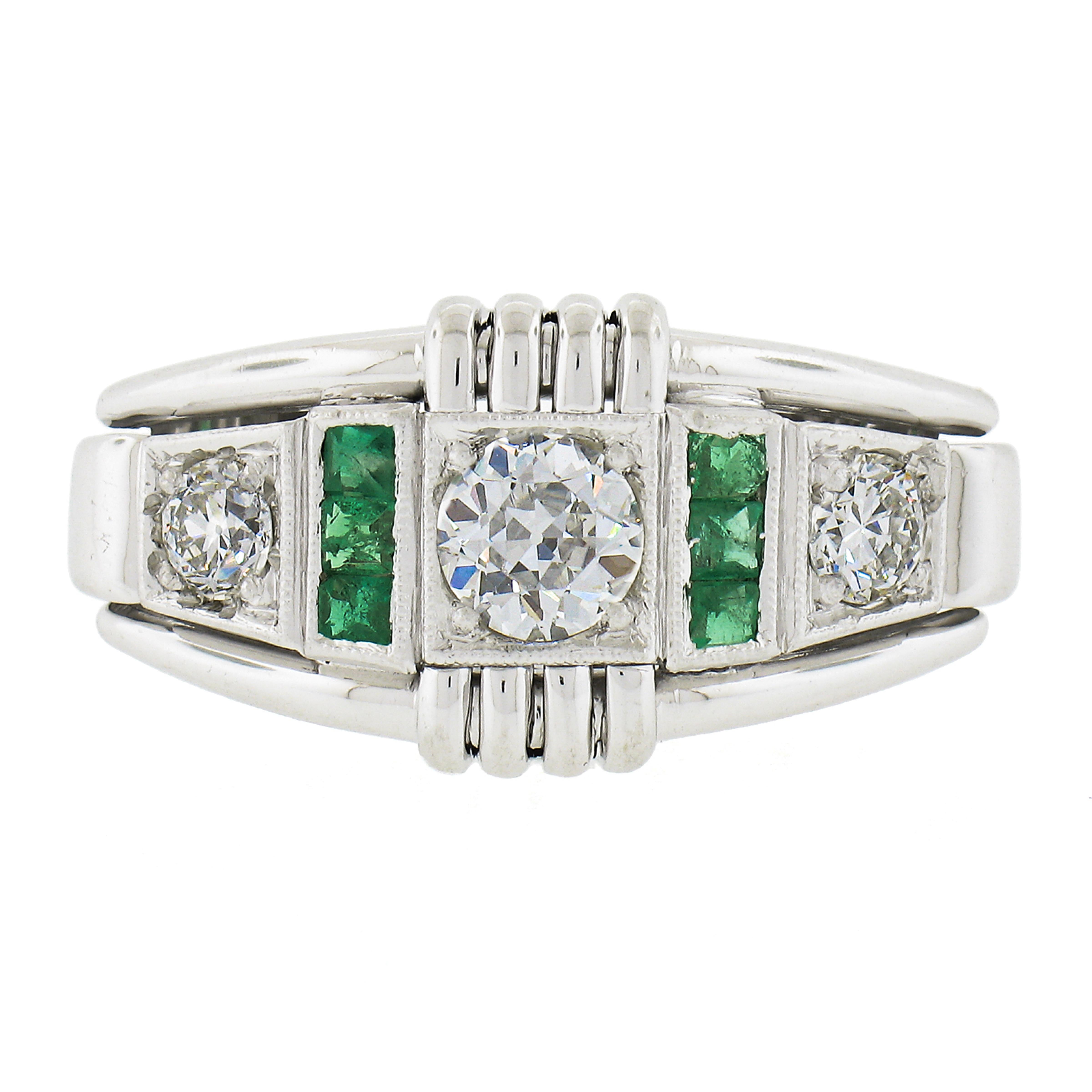 Women's or Men's Vintage Early Retro 18k White Gold .92ct Emerald & Diamond Grooved Ring Band For Sale