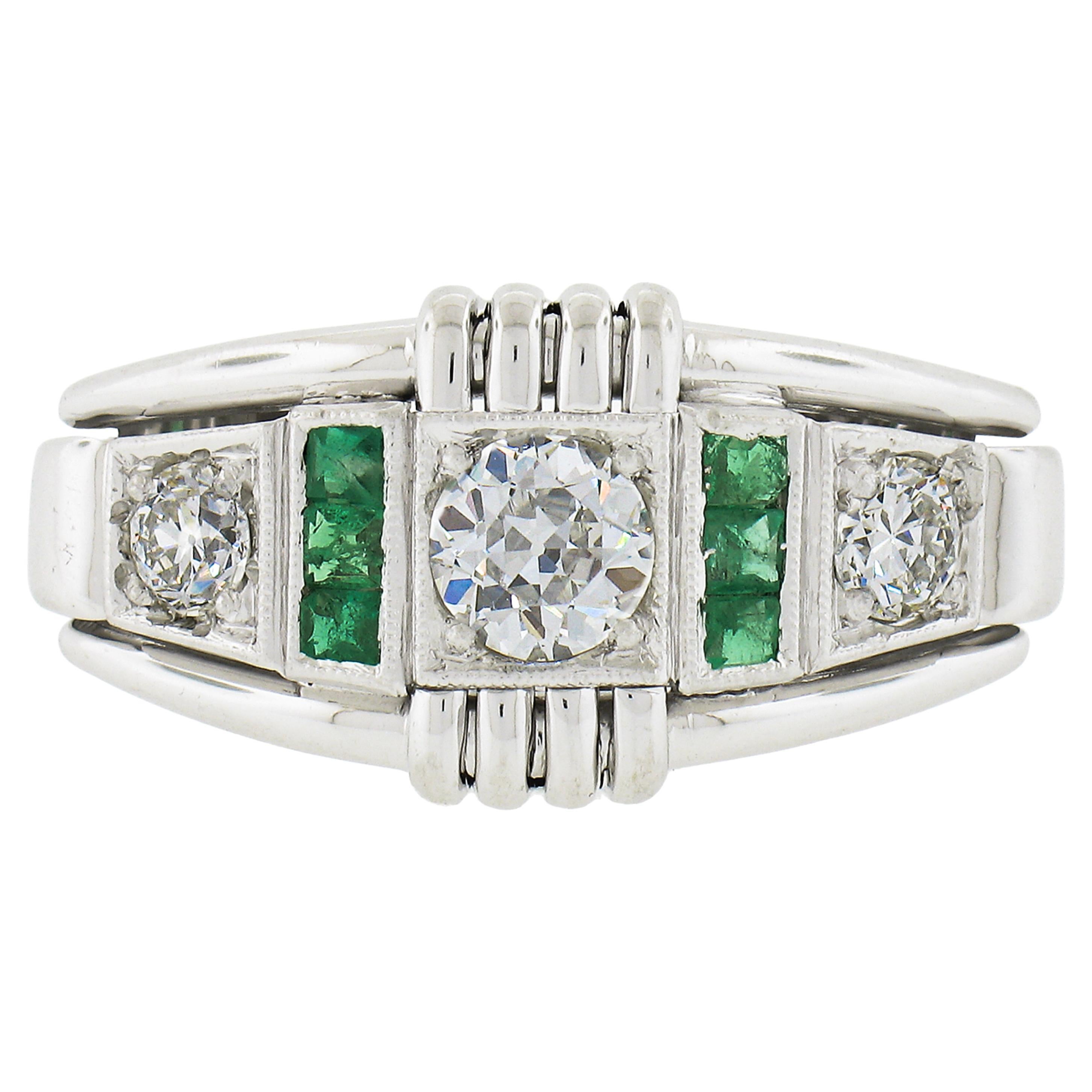 Vintage Early Retro 18k White Gold .92ct Emerald & Diamond Grooved Ring Band For Sale