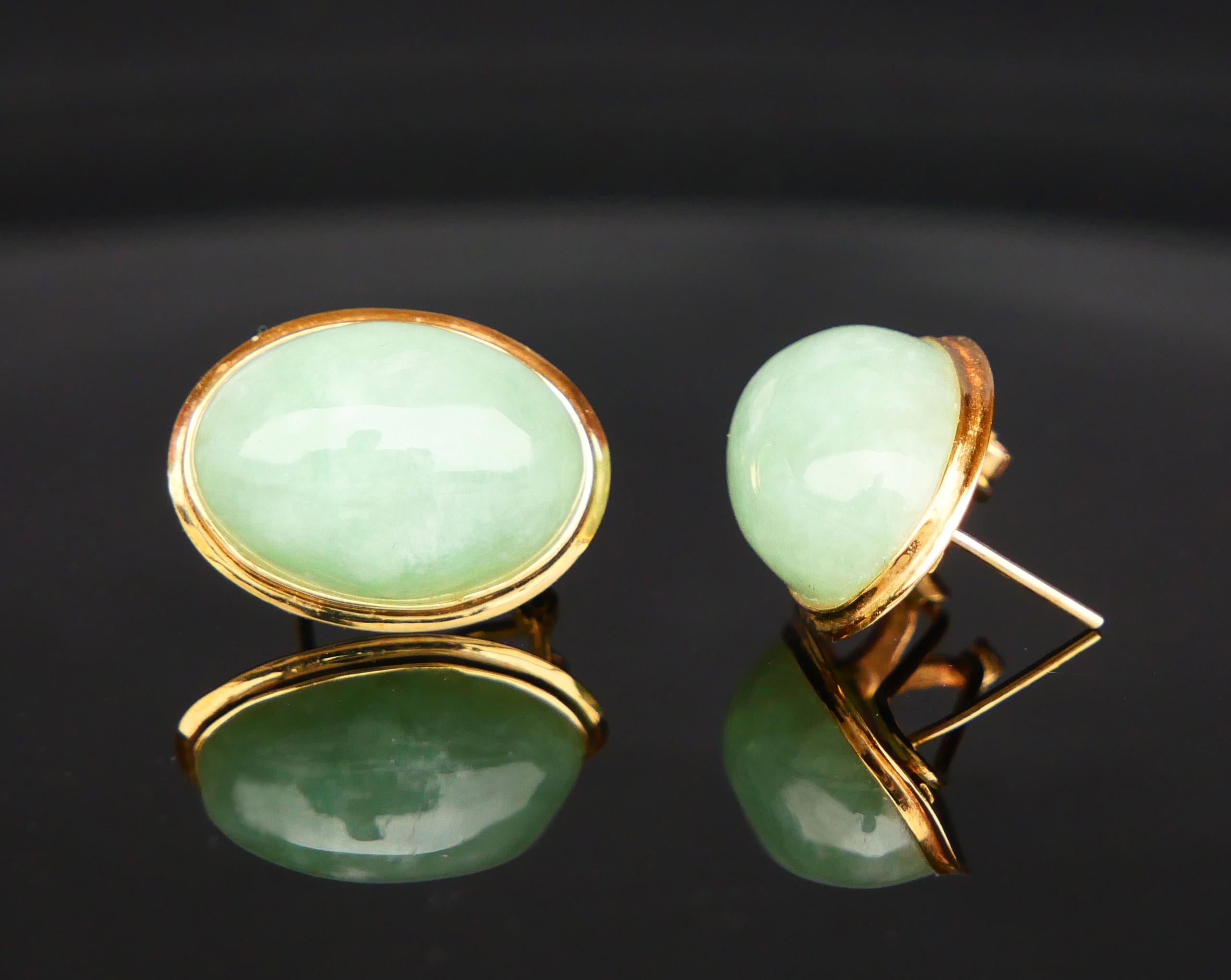 Cabochon Vintage Earrings Clips natural Jade Celadon solid 14K Gold / 8.56 gr For Sale