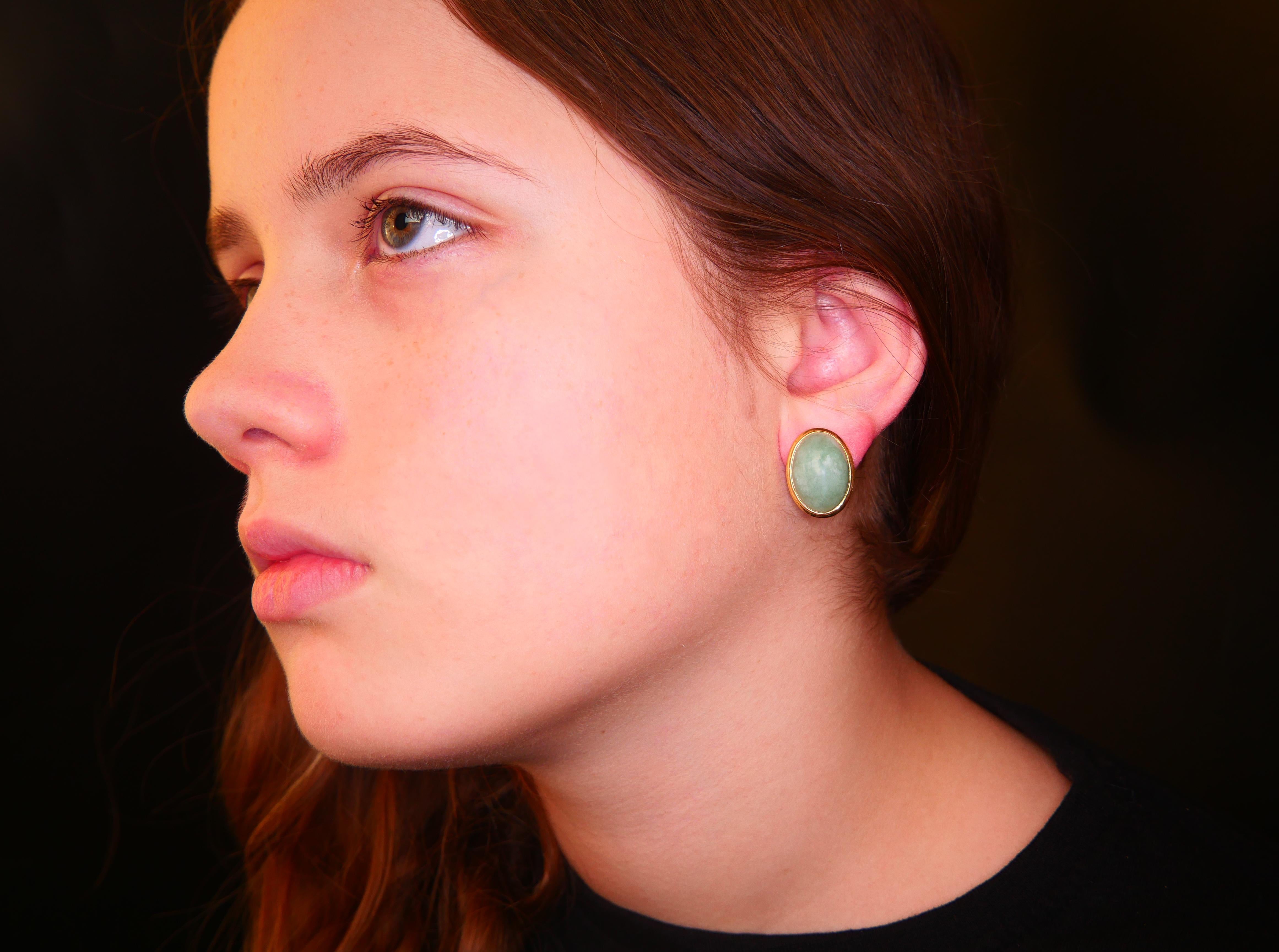 Vintage Earrings Clips natural Jade Celadon solid 14K Gold / 8.56 gr For Sale 1