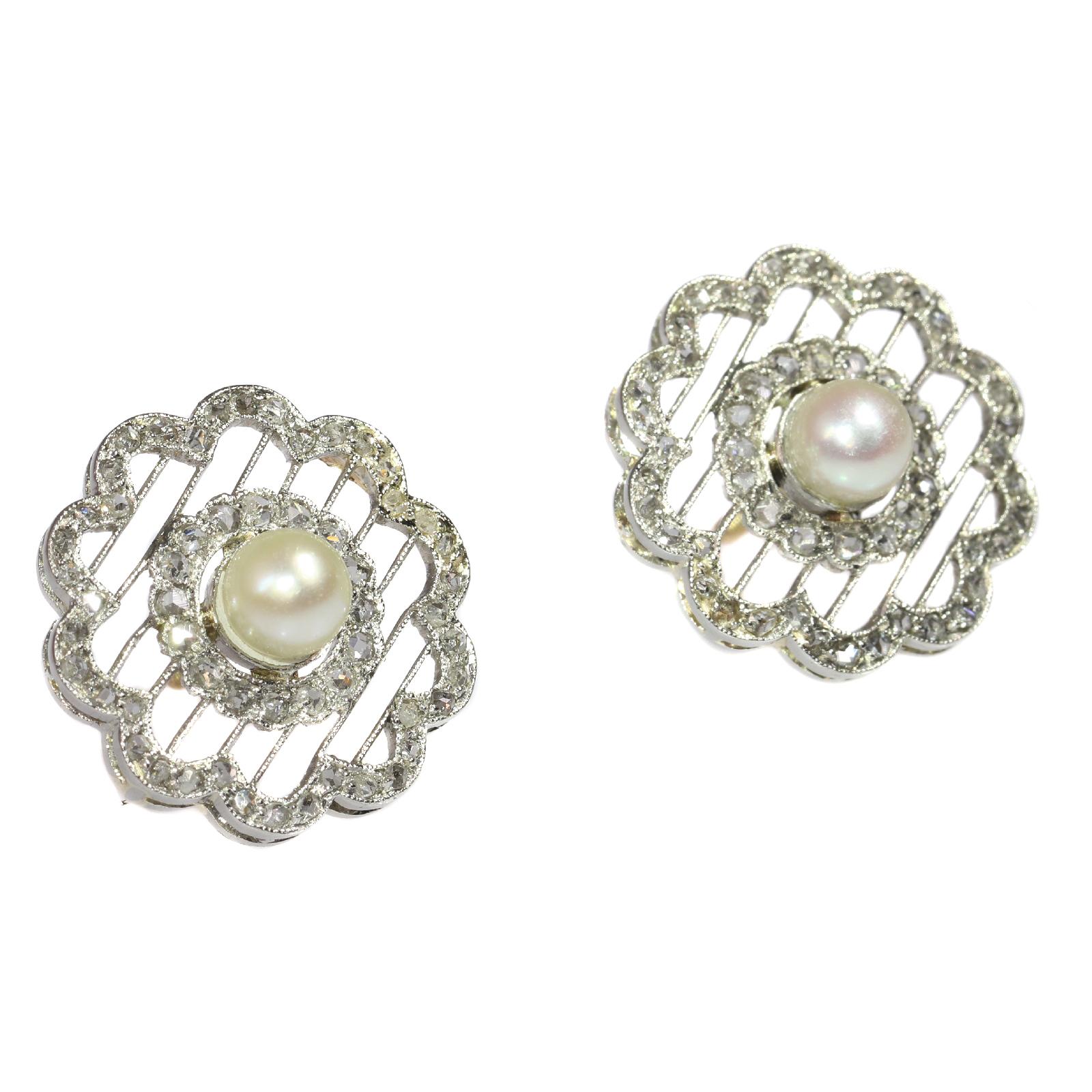 Vintage Earrings Dutch Edwardian Platinum Set with 112 Rose Cuts and a Pearl In Excellent Condition For Sale In Antwerp, BE
