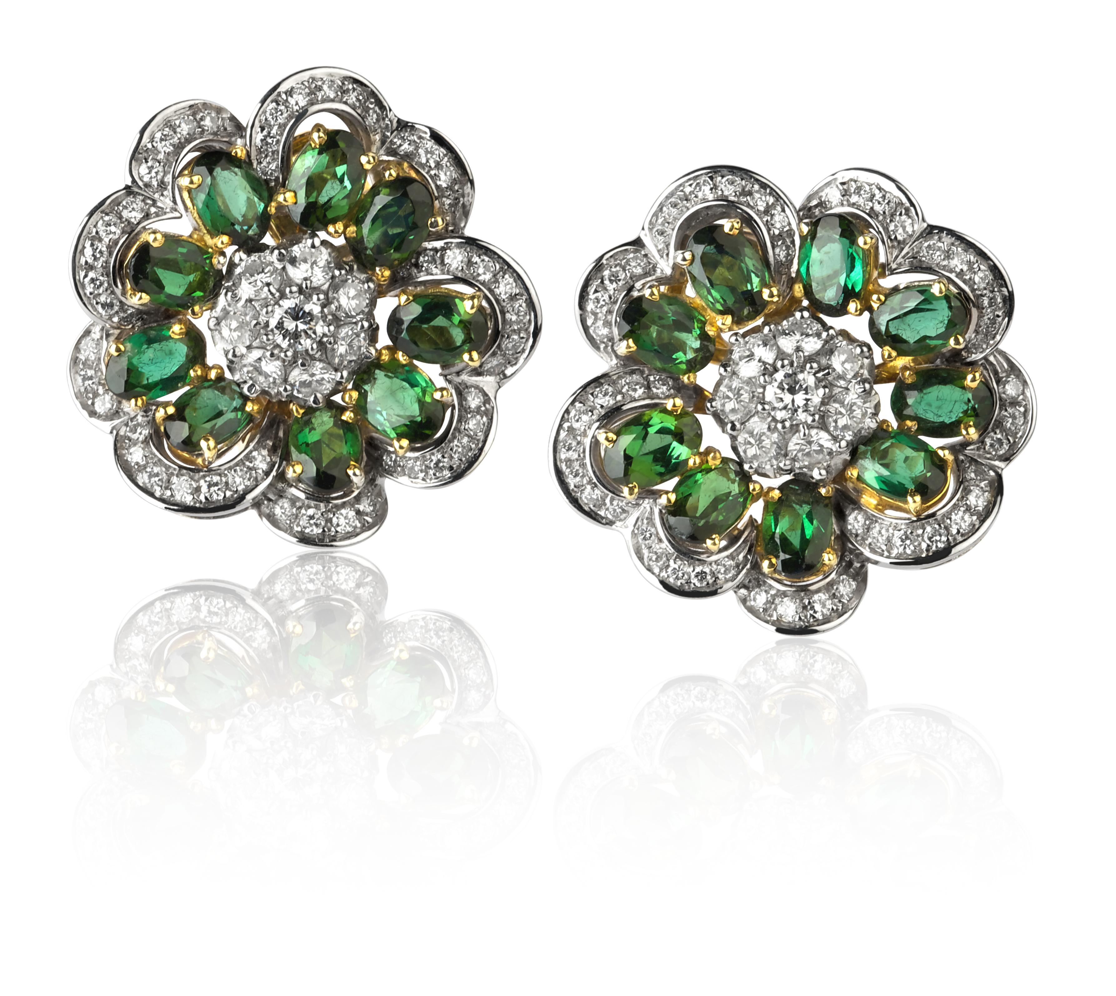 Vintage Earrings from ANGELETTI PRIVATE COLLECTION White and Yellow gold with Green Tourmaline and Diamonds.
These Earrings were manufactured in ‘60s in Italy by expert Goldsmith from Lombardia.
The Tone of the Green Stones make these Earrings a