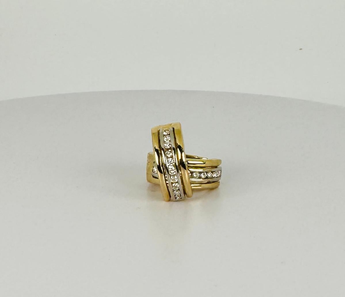Taille brillant Boucles d'oreilles vintage en or jaune 14 carats avec diamants taille brillant  en vente