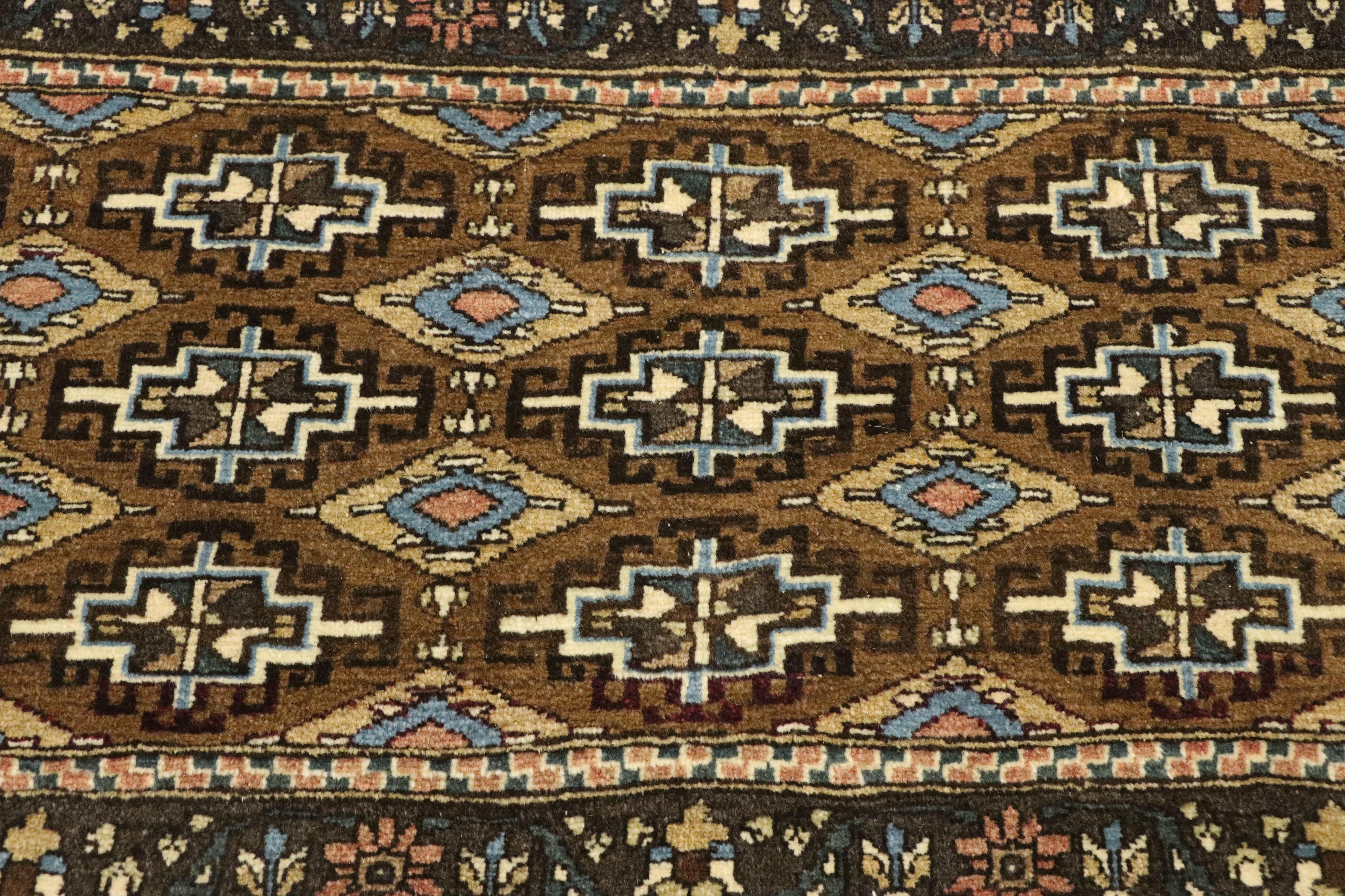 Alfombra Persa Khorassan de 1950 en tonos tierra y estilo tradicional Jorasán en venta