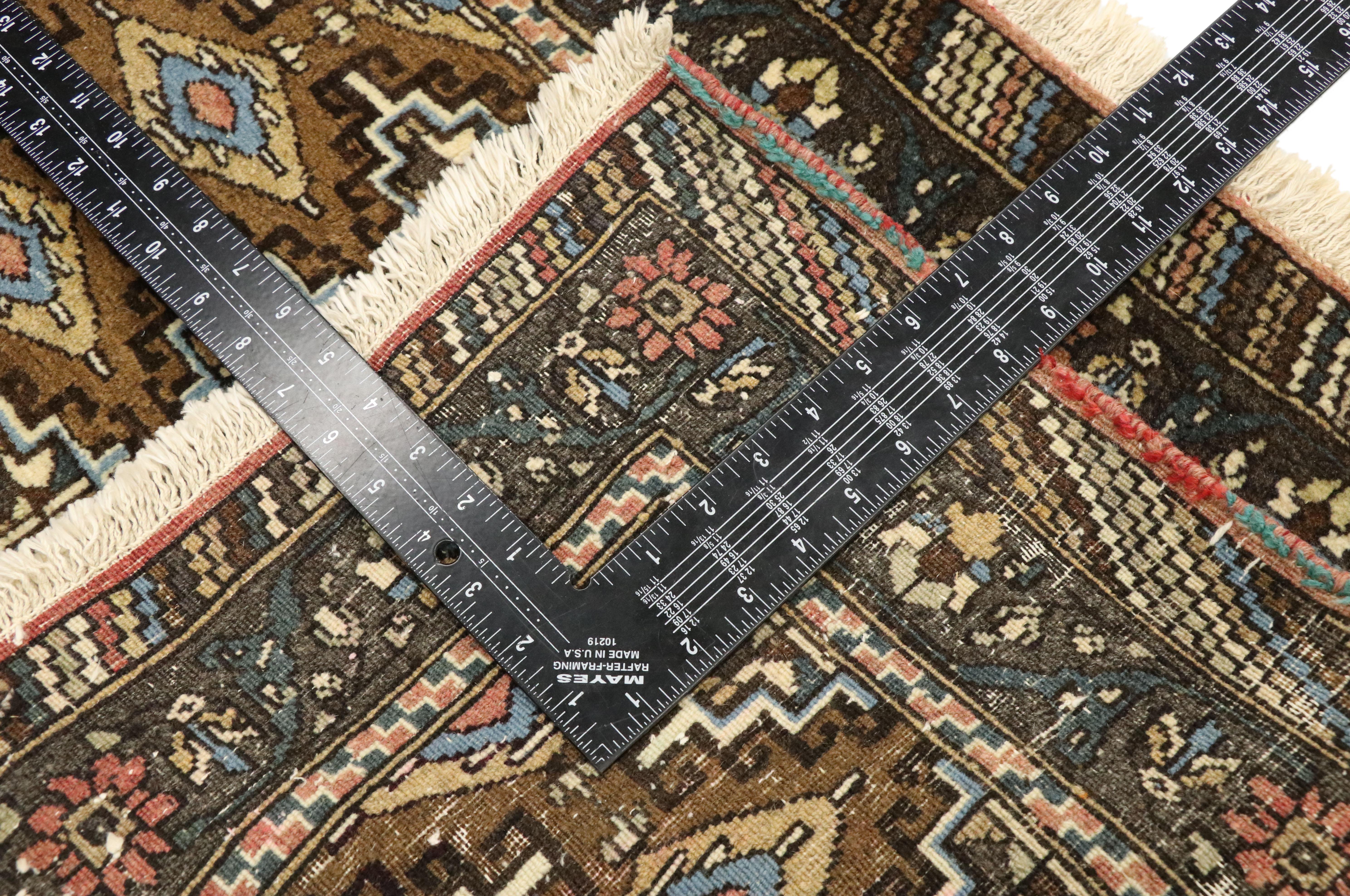 Alfombra Persa Khorassan de 1950 en tonos tierra y estilo tradicional en Bueno estado para la venta en Dallas, TX