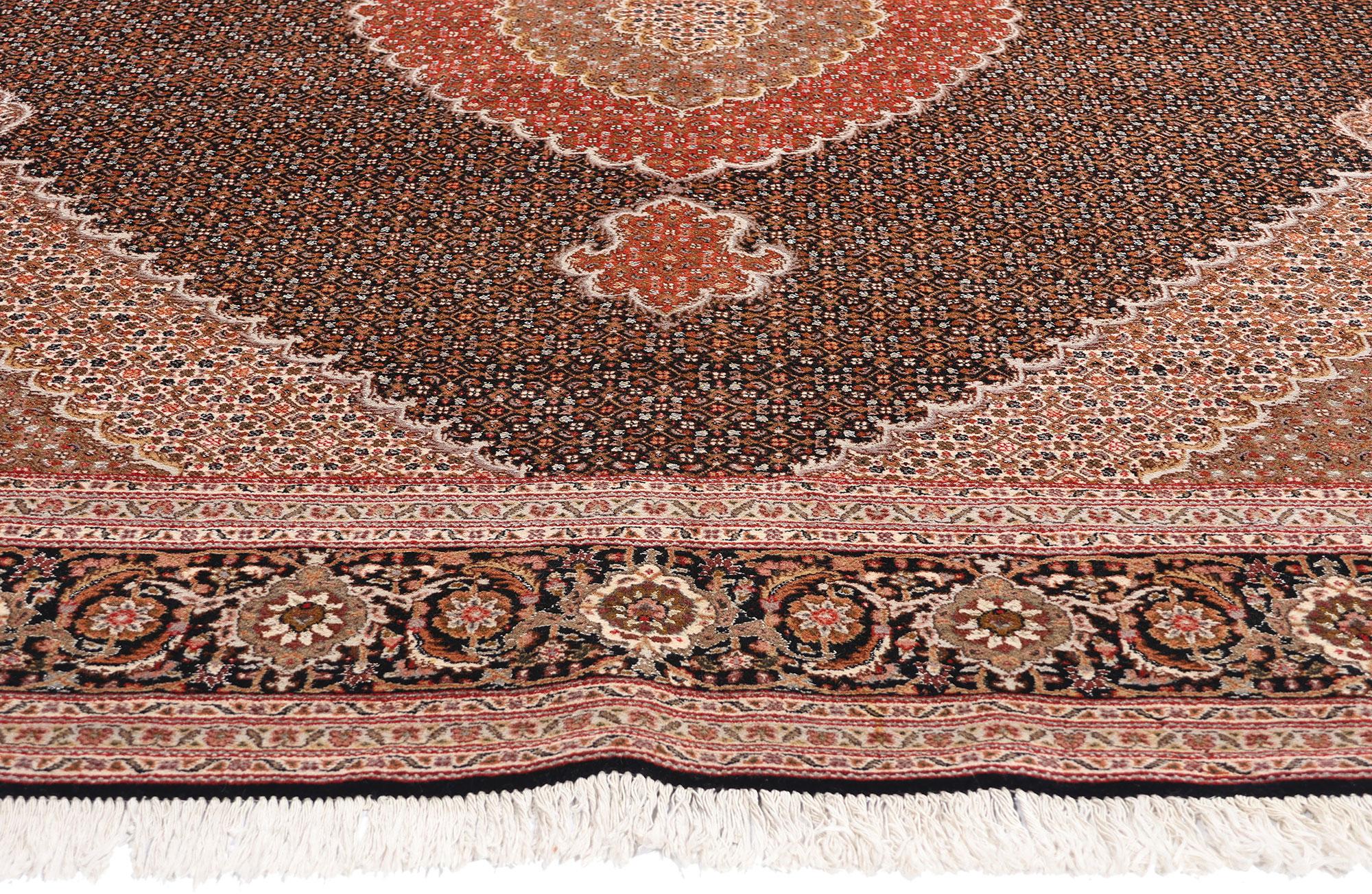 Erdfarbener persischer Mahi-Tabriz-Teppich aus Wolle und Seide (Handgeknüpft) im Angebot
