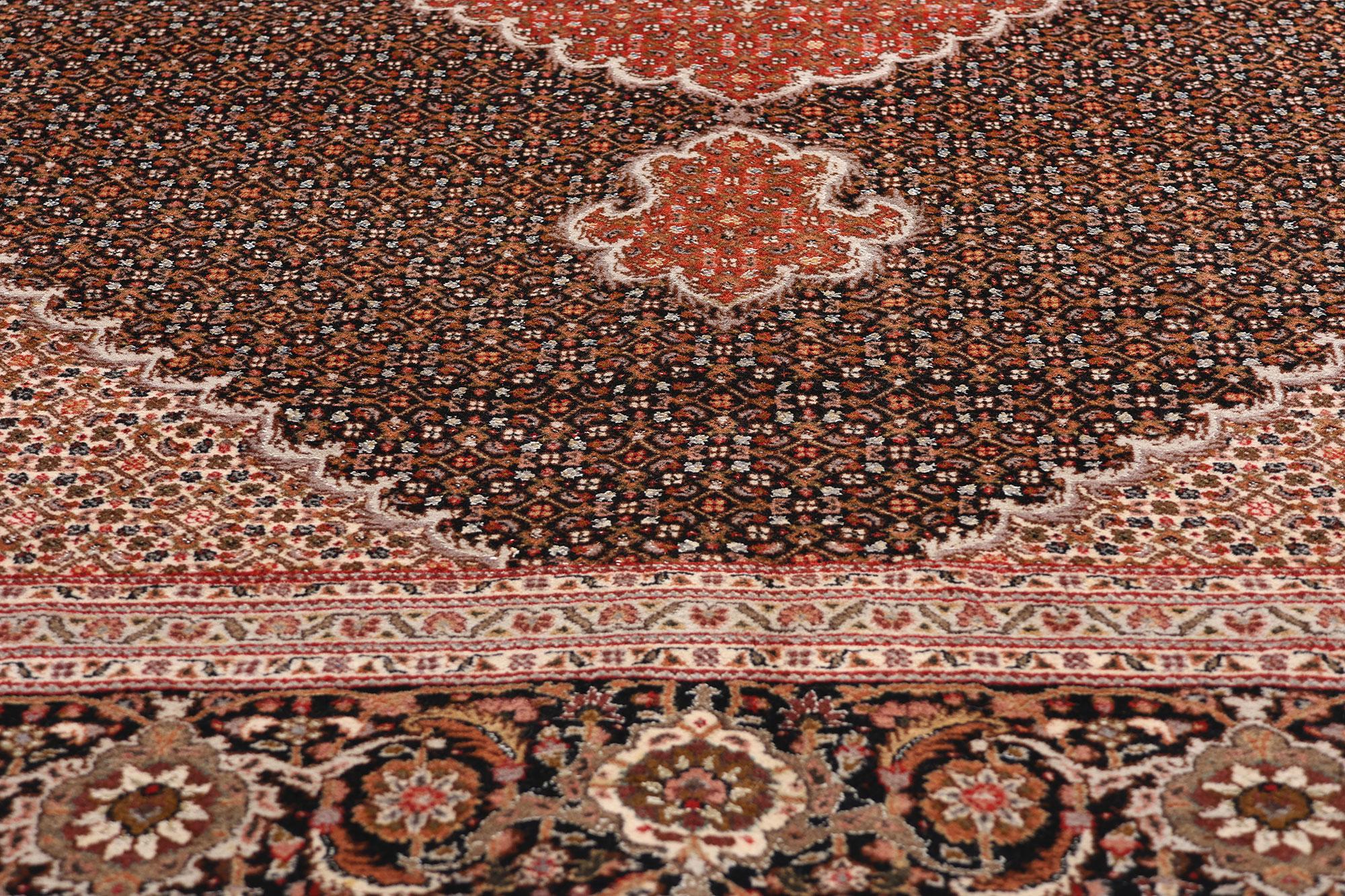 Erdfarbener persischer Mahi-Tabriz-Teppich aus Wolle und Seide im Zustand „Gut“ im Angebot in Dallas, TX