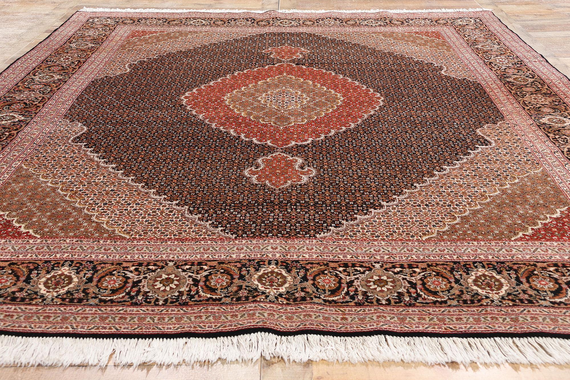 Erdfarbener persischer Mahi-Tabriz-Teppich aus Wolle und Seide im Angebot 2