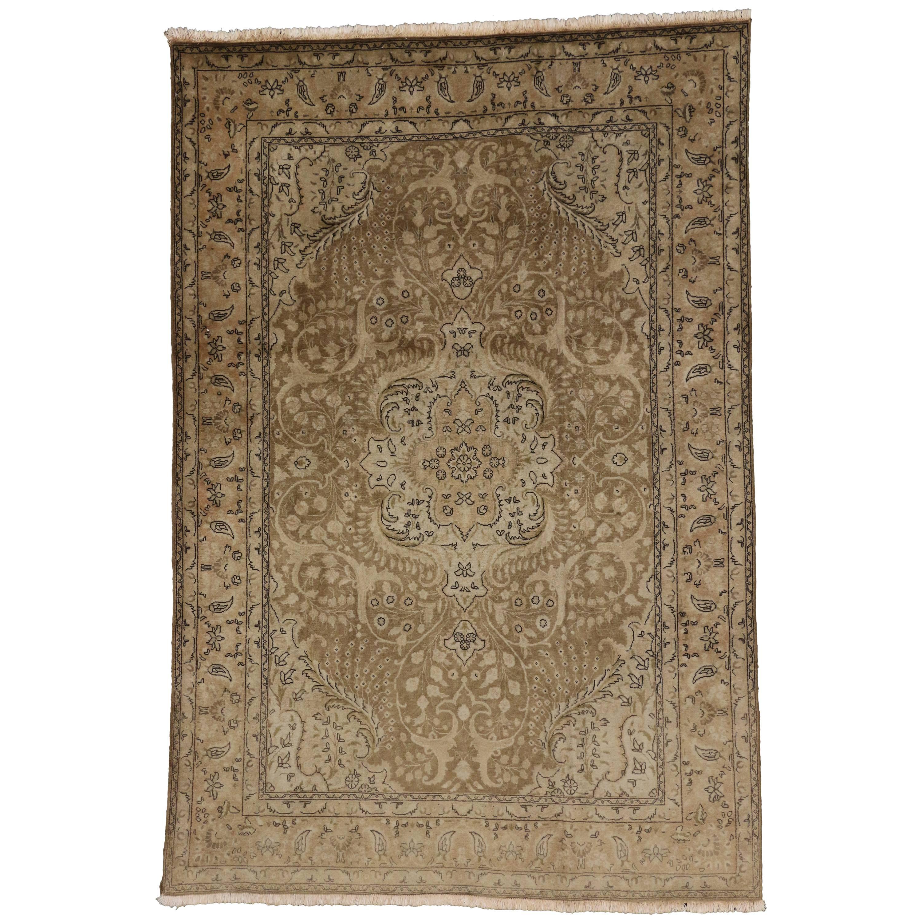 Persischer Täbris-Teppich in Erdtönen im Vintage-Stil, 06'05 x 09'05
