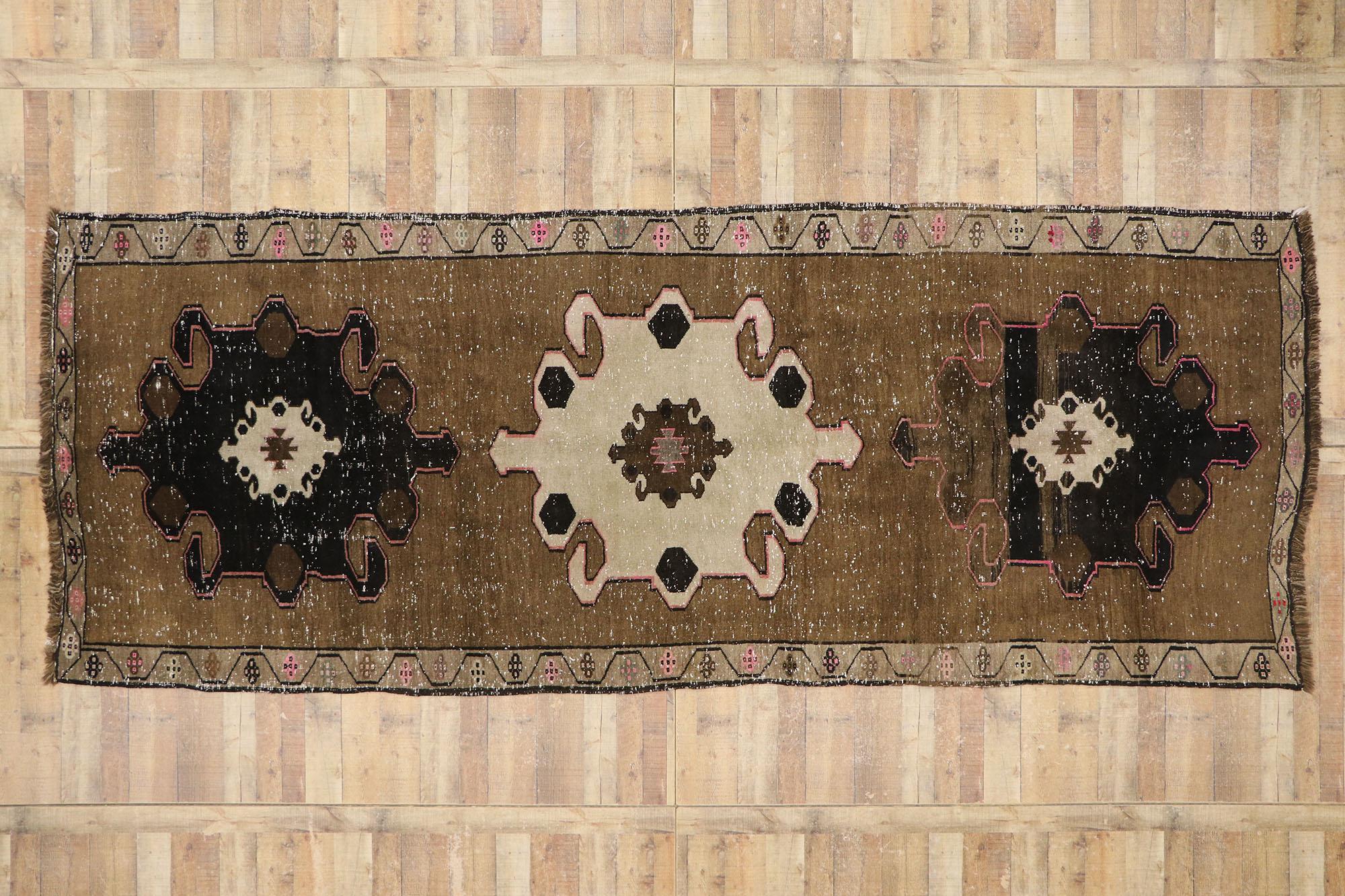 Türkischer Oushak-Kars-Teppich in Erdtönen im Vintage-Stil, 05'04 x 13'11 im Angebot 2