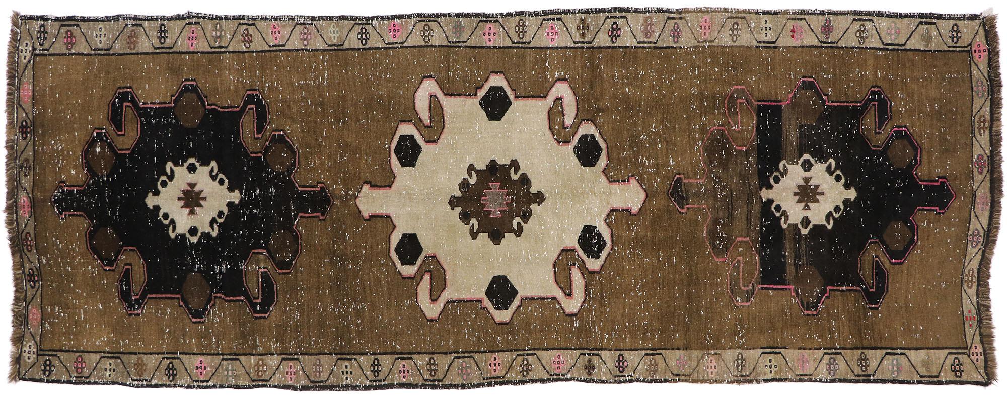 Türkischer Oushak-Kars-Teppich in Erdtönen im Vintage-Stil, 05'04 x 13'11 im Angebot 3
