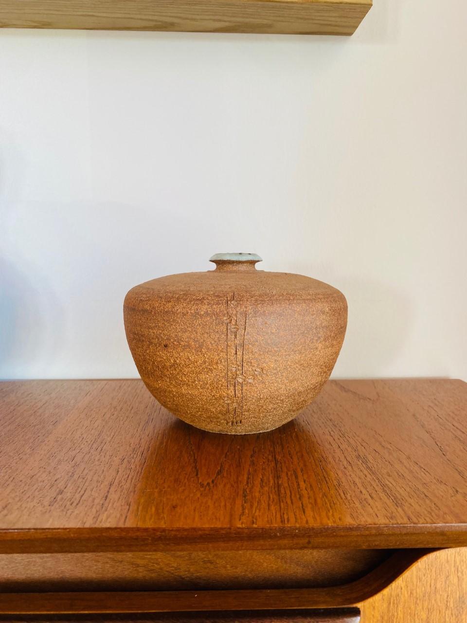Mid-Century Modern Vintage Earthenware Pottery Vase the Style of David Cressey / Robert Maxwell For Sale