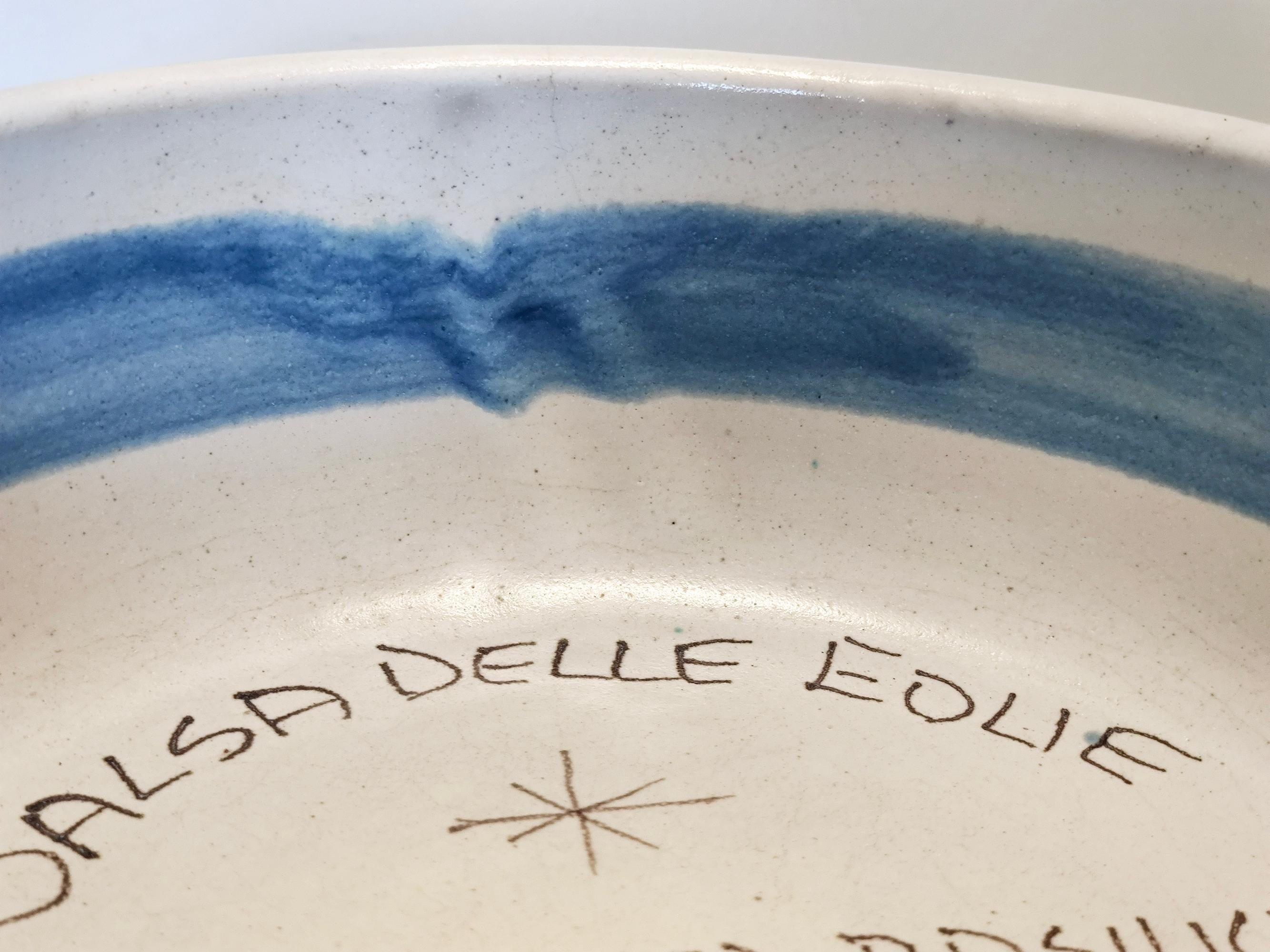 Bol de service / centre de table en faïence blanc et bleu de Giovanni De Simone en vente 2