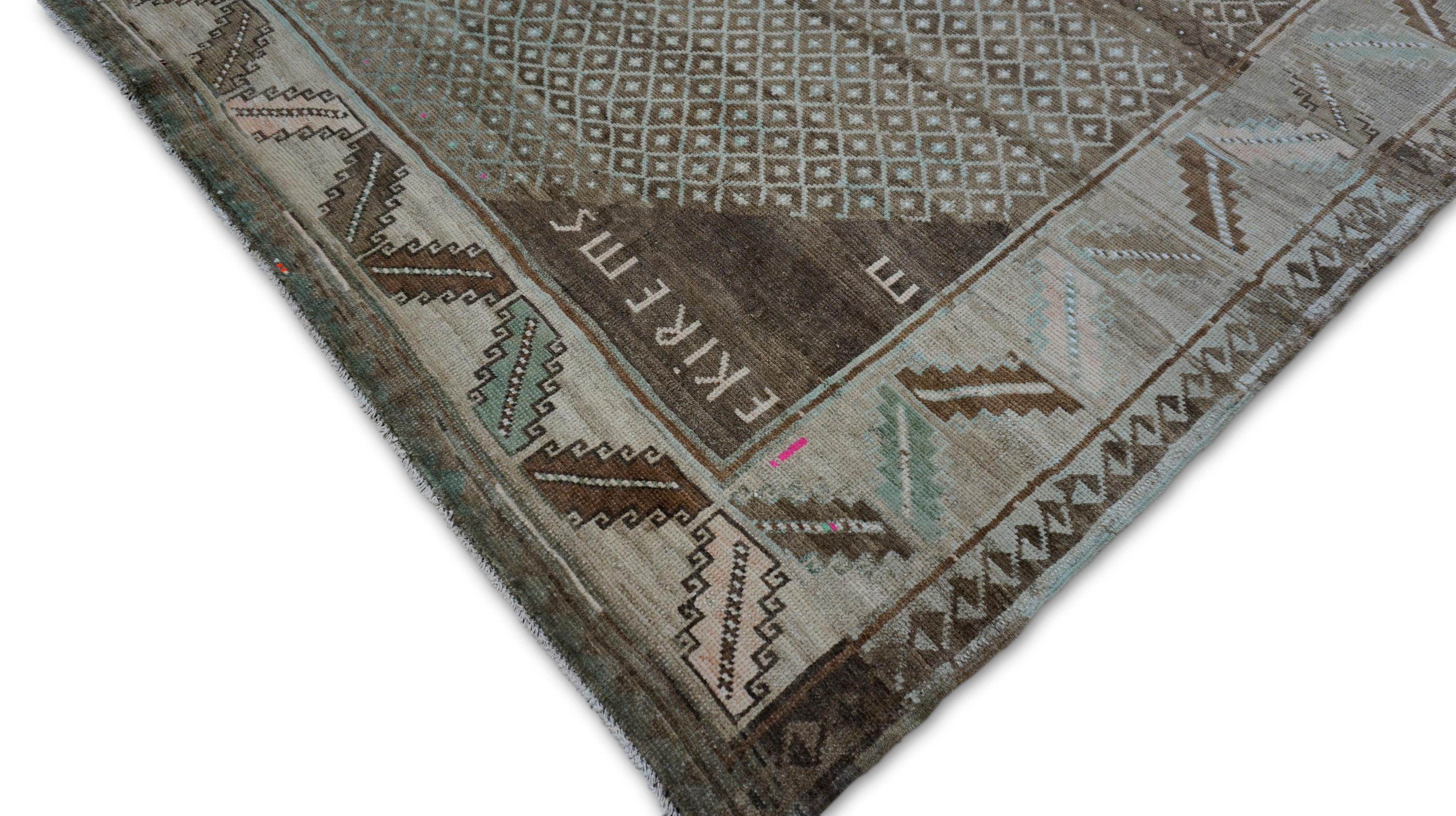 Handgeknüpfter Vintage-Wollteppich in Erdtönen in Erdtönen 8'4''x11'6'' im Zustand „Gut“ im Angebot in Torrance, CA