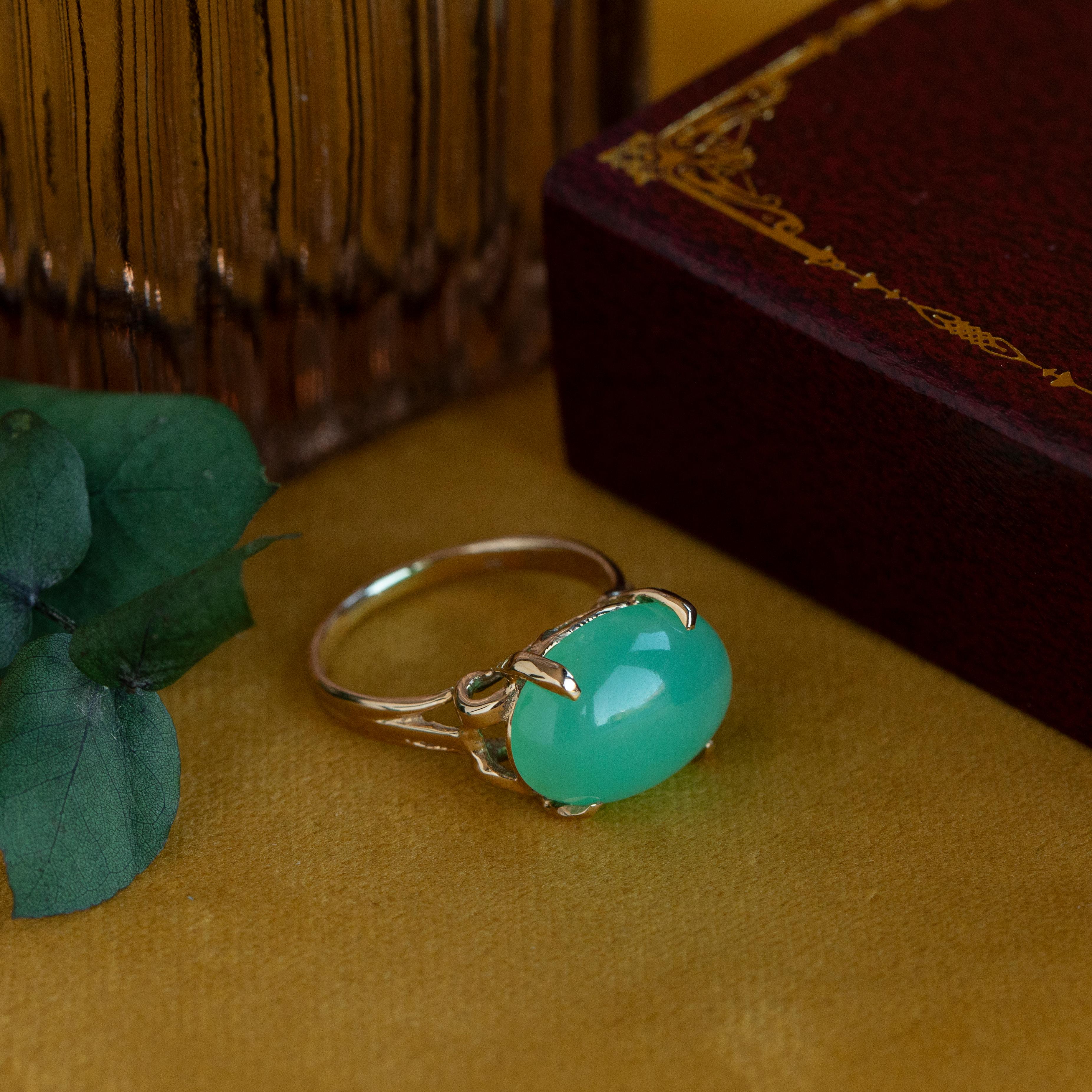 Anello d'oro giallo 14 carati con crisoprasio cabochon d'epoca Est-Ovest in vendita 3