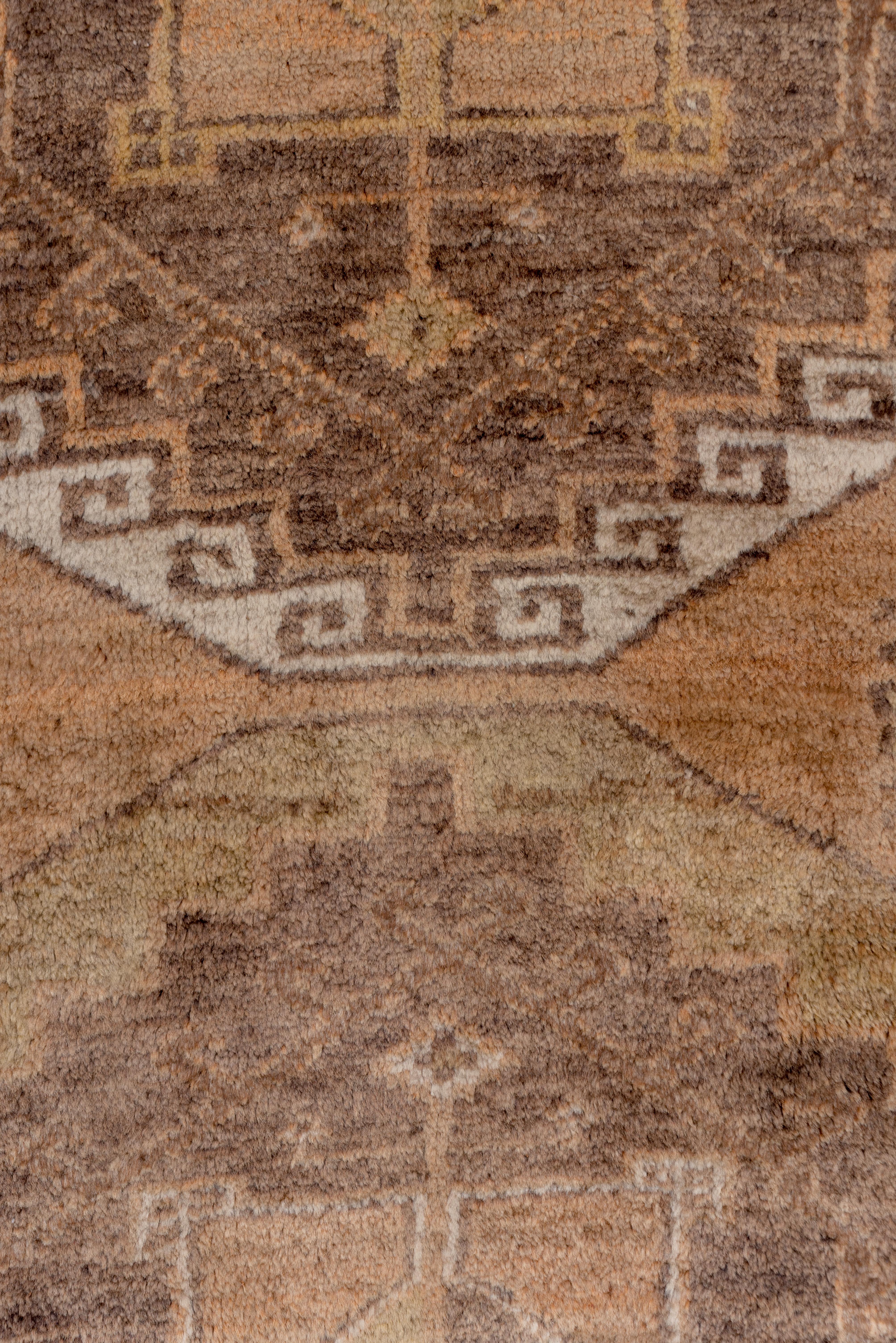 Vintage Eastern Anatolian Oushak Runner In Good Condition For Sale In New York, NY