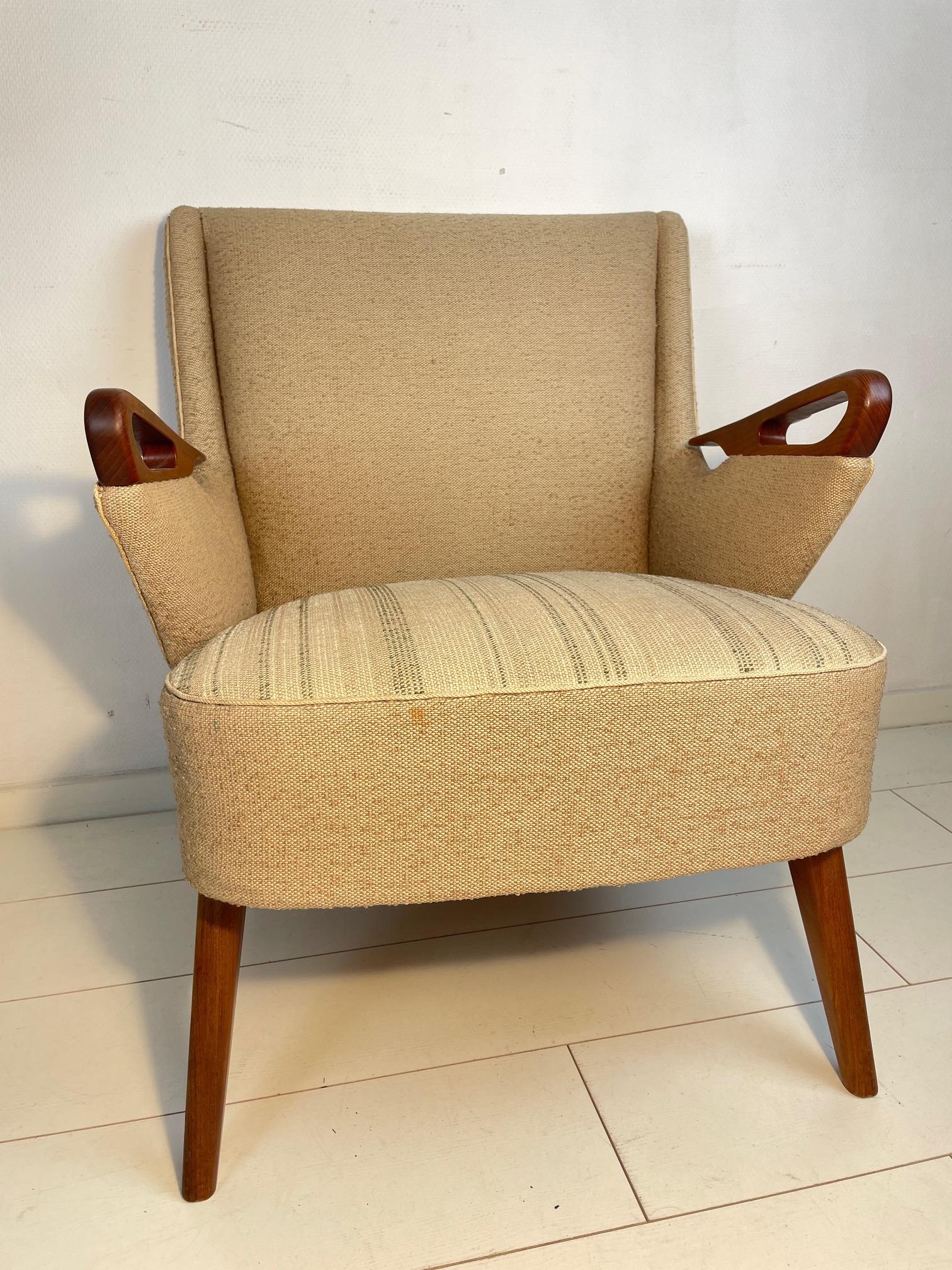 Midcentury designer lounge chair by Chresten Findahl Brodersen. This lounge chair was made under design No. CFB52 in the Findahl Møbelfabrik in the mid 50s (Denmark). This is as pure as midcentury quality in chair form gets, beautiful lines and well