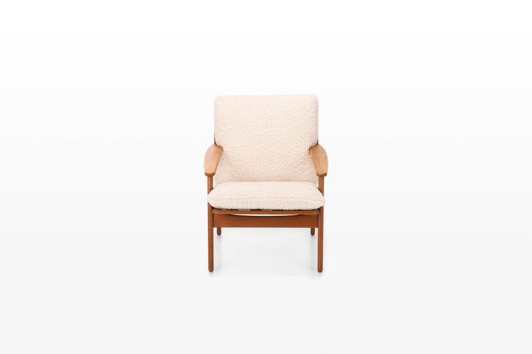 Very nice vintage easy chair designed by Poul Volther for FDB Mobler, Denmark 1960s. The cushions have been reupholstered with comfortable teddy fabric.
 