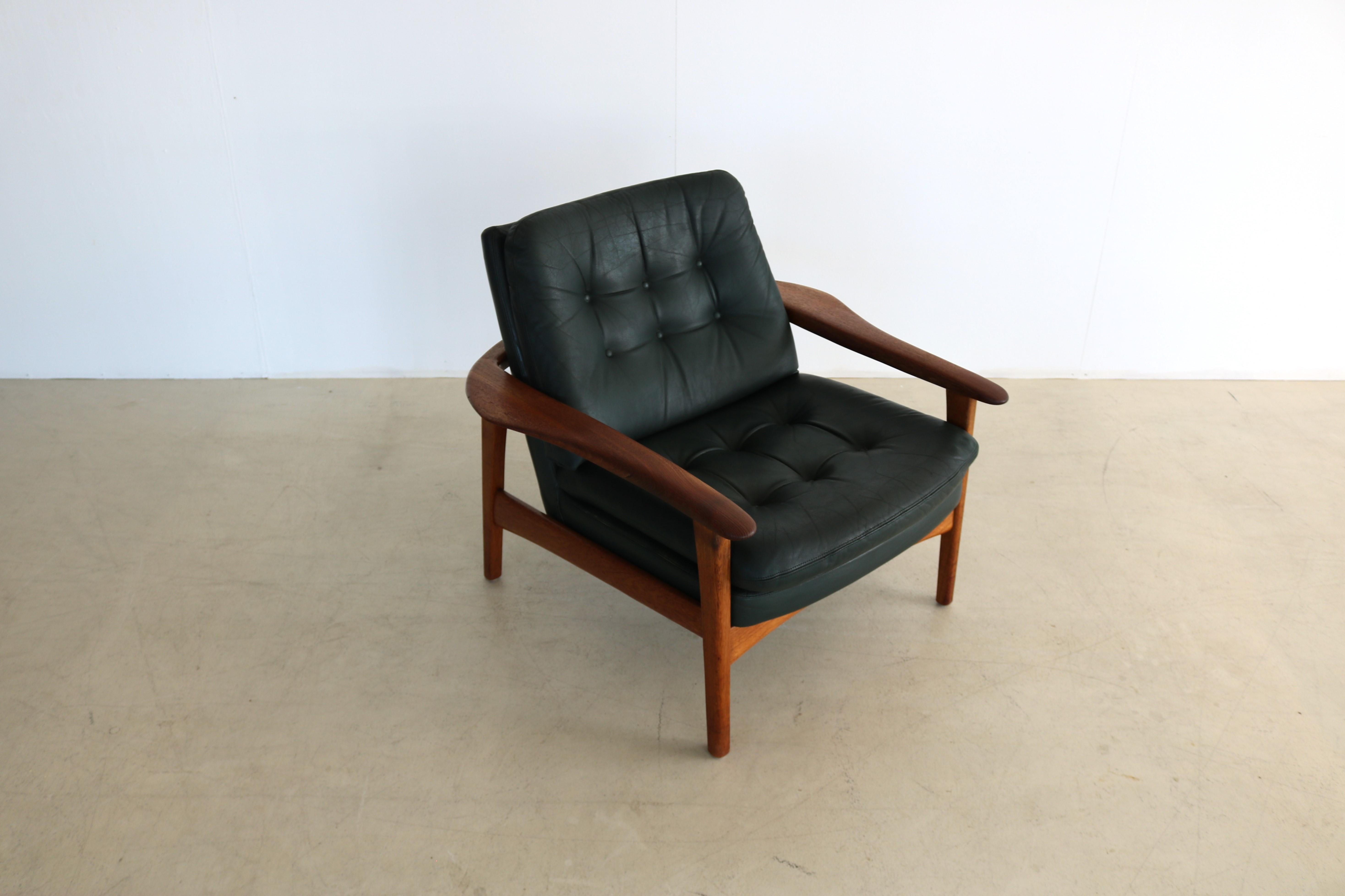 Vintage Easy Chair Teak Leather 60s Armchair In Good Condition For Sale In GRONINGEN, NL