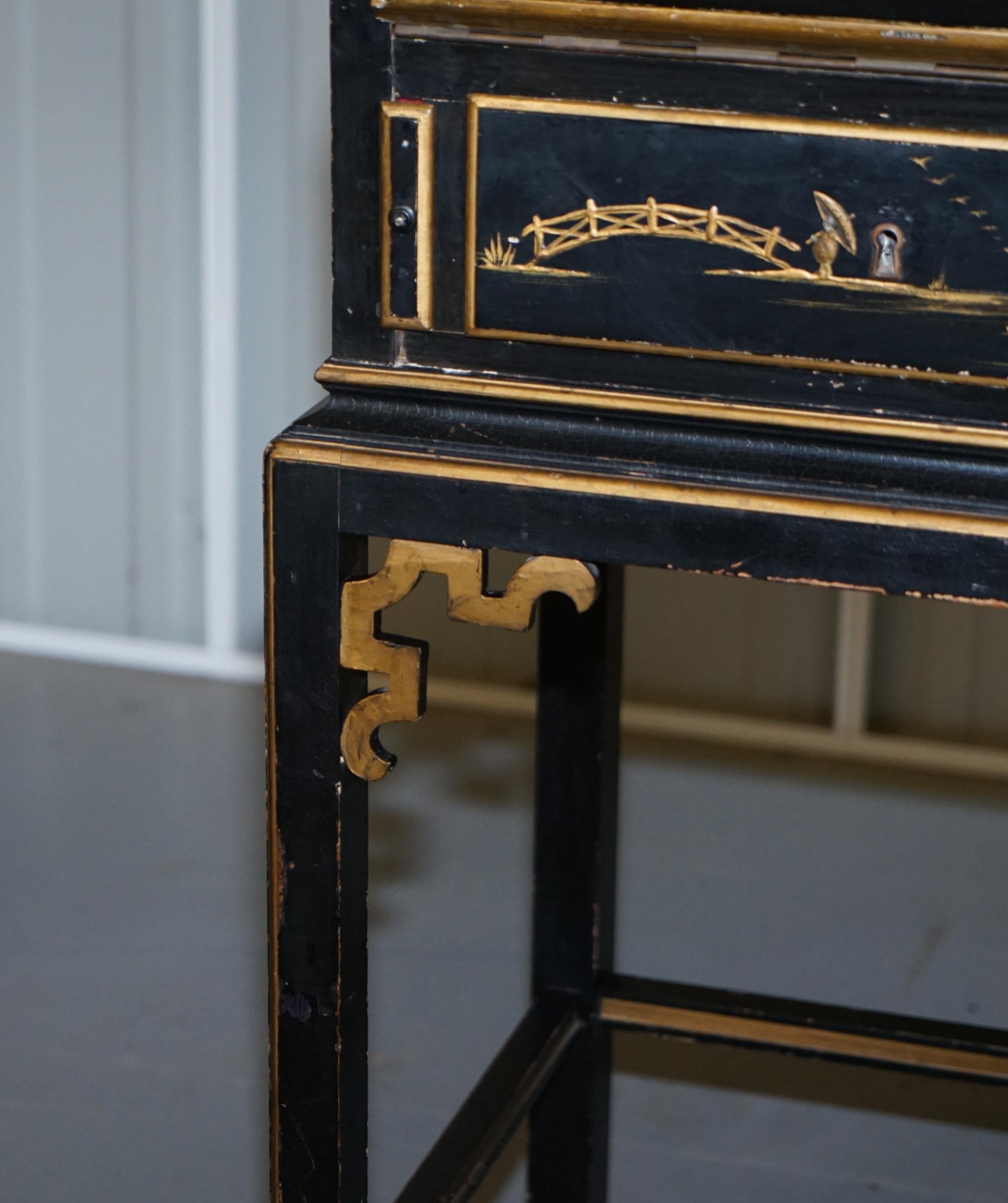 Hand-Crafted Vintage Ebonised Lacquered and Giltwood Chinese Chinoiserie Writing Bureau Desk