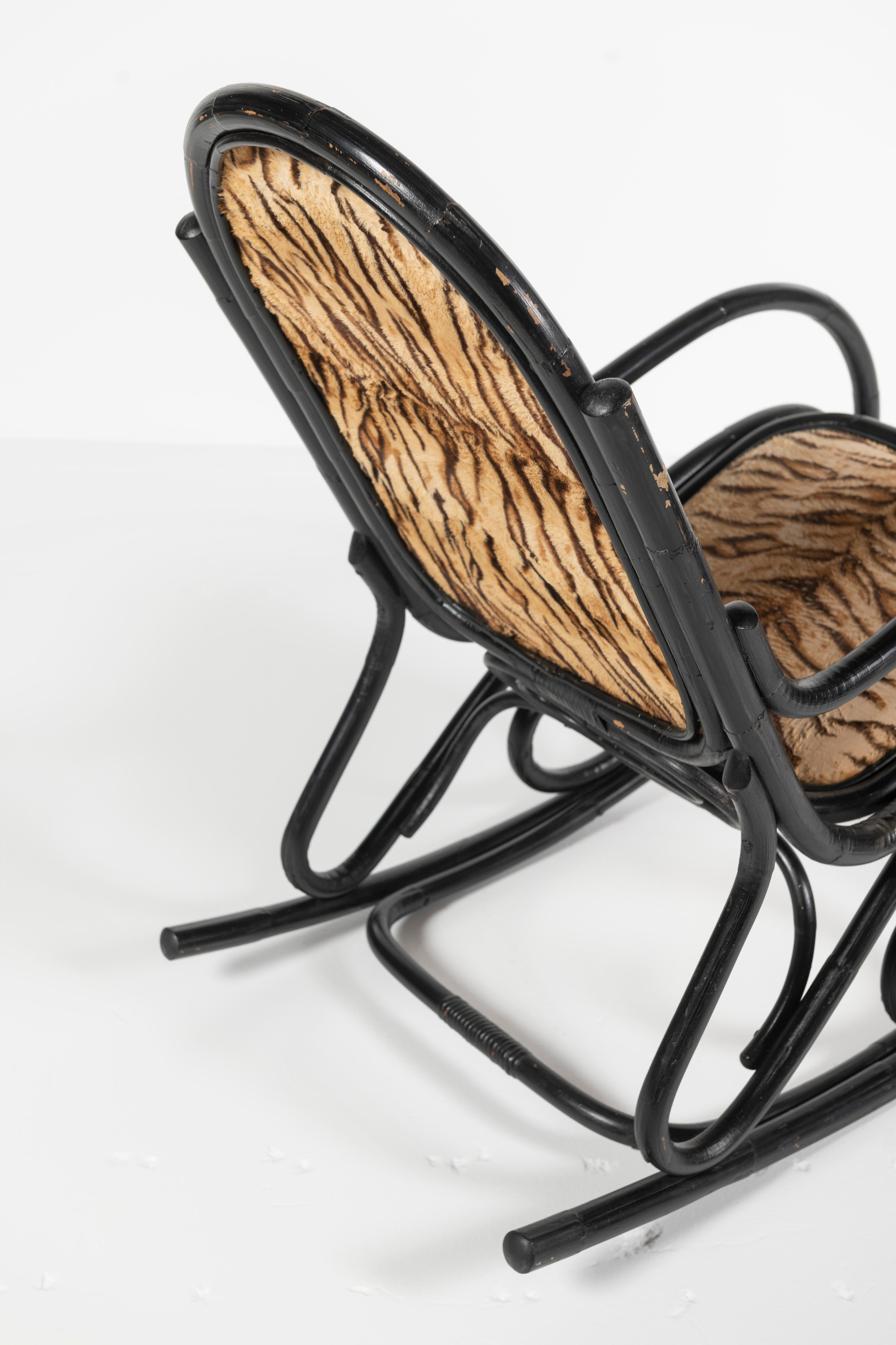 Austriaco Sedia a dondolo in bambù ebanizzato d'epoca, Thonet, Circa 1920 in vendita