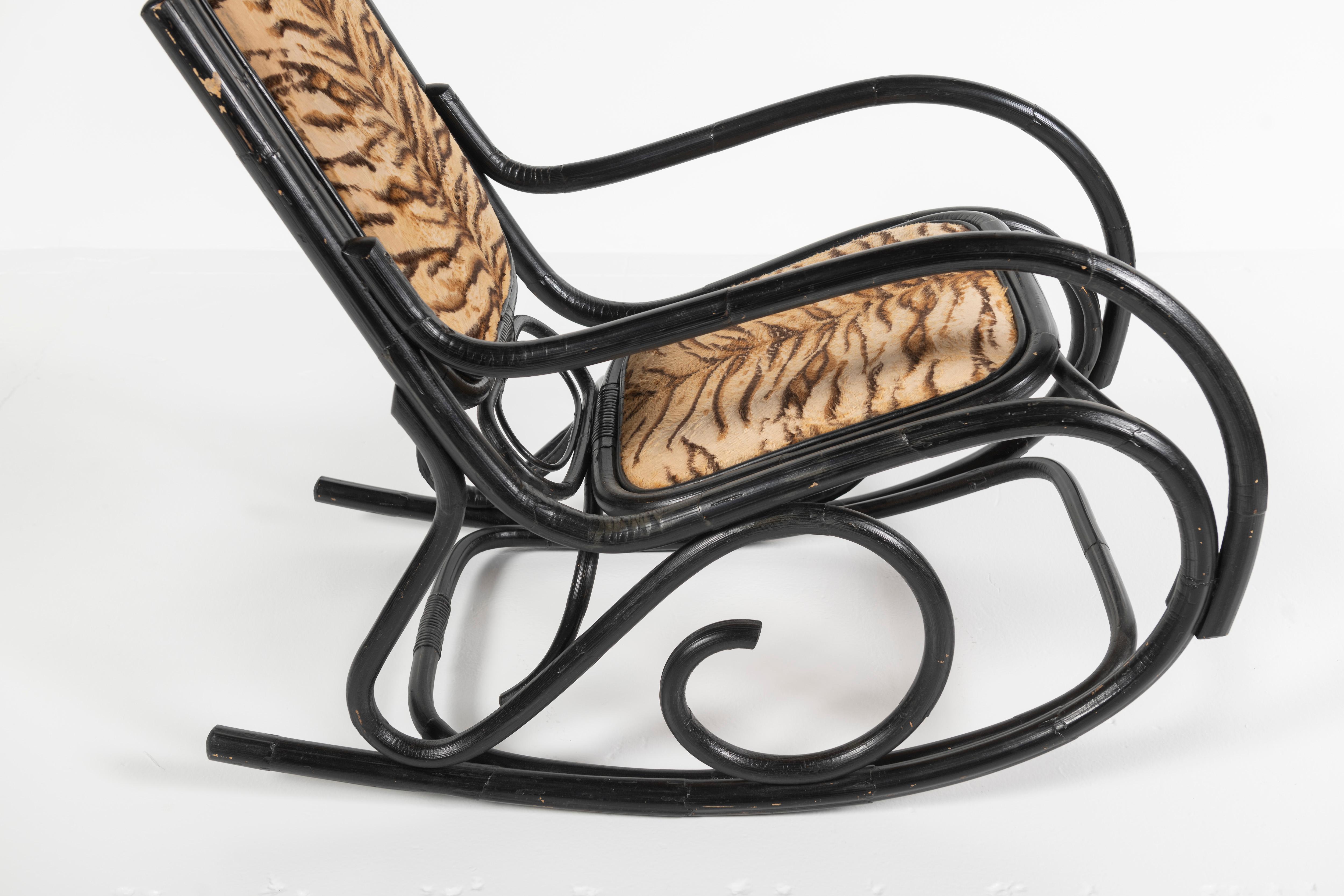 Début du 20ème siècle Chaise à bascule vintage en bambou ébénisé, Thonet, vers 1920 en vente