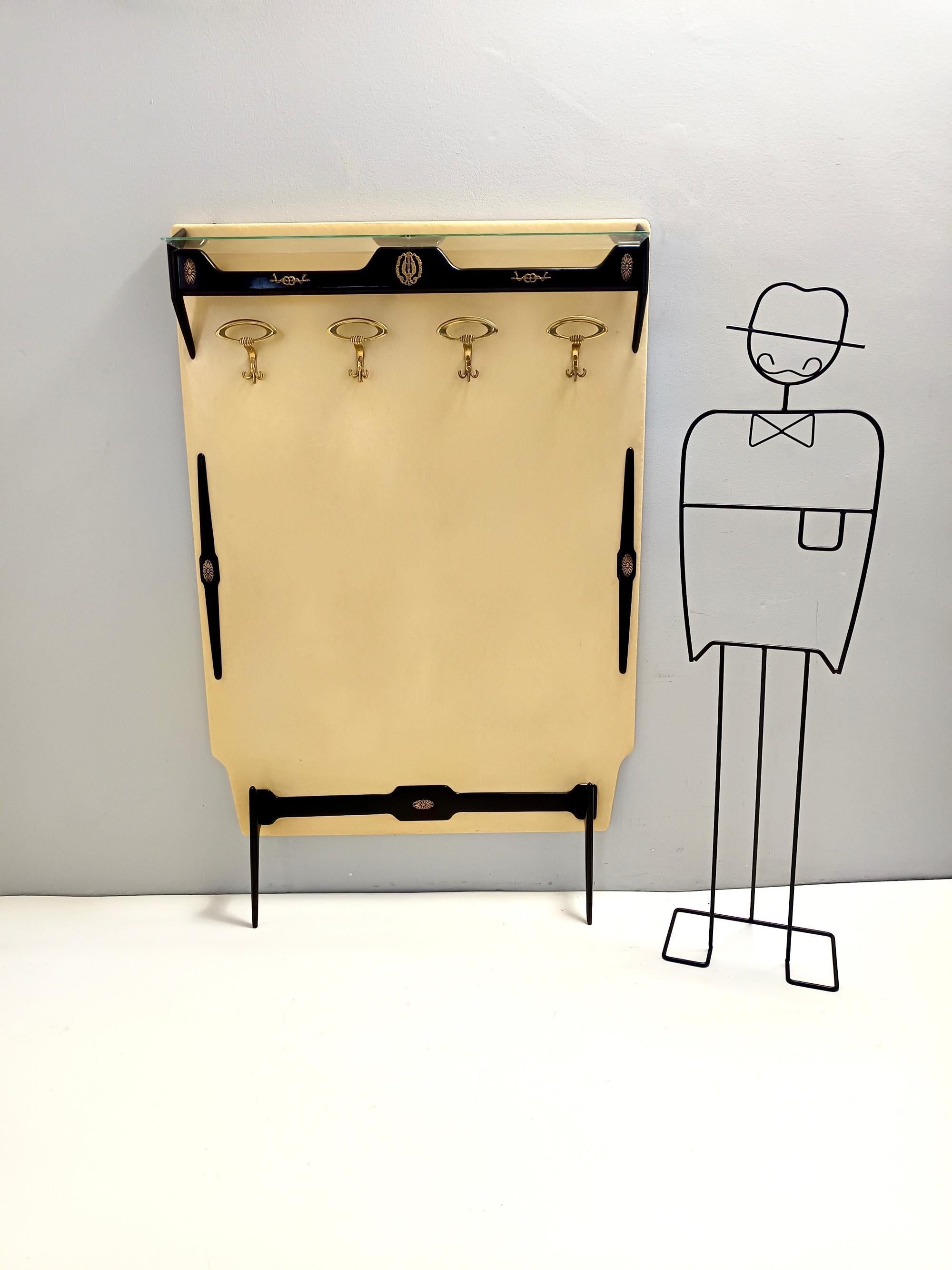 Garderobenständer aus ebonisierter Buche, Messing, Skai und Glas, Italien (Moderne der Mitte des Jahrhunderts) im Angebot