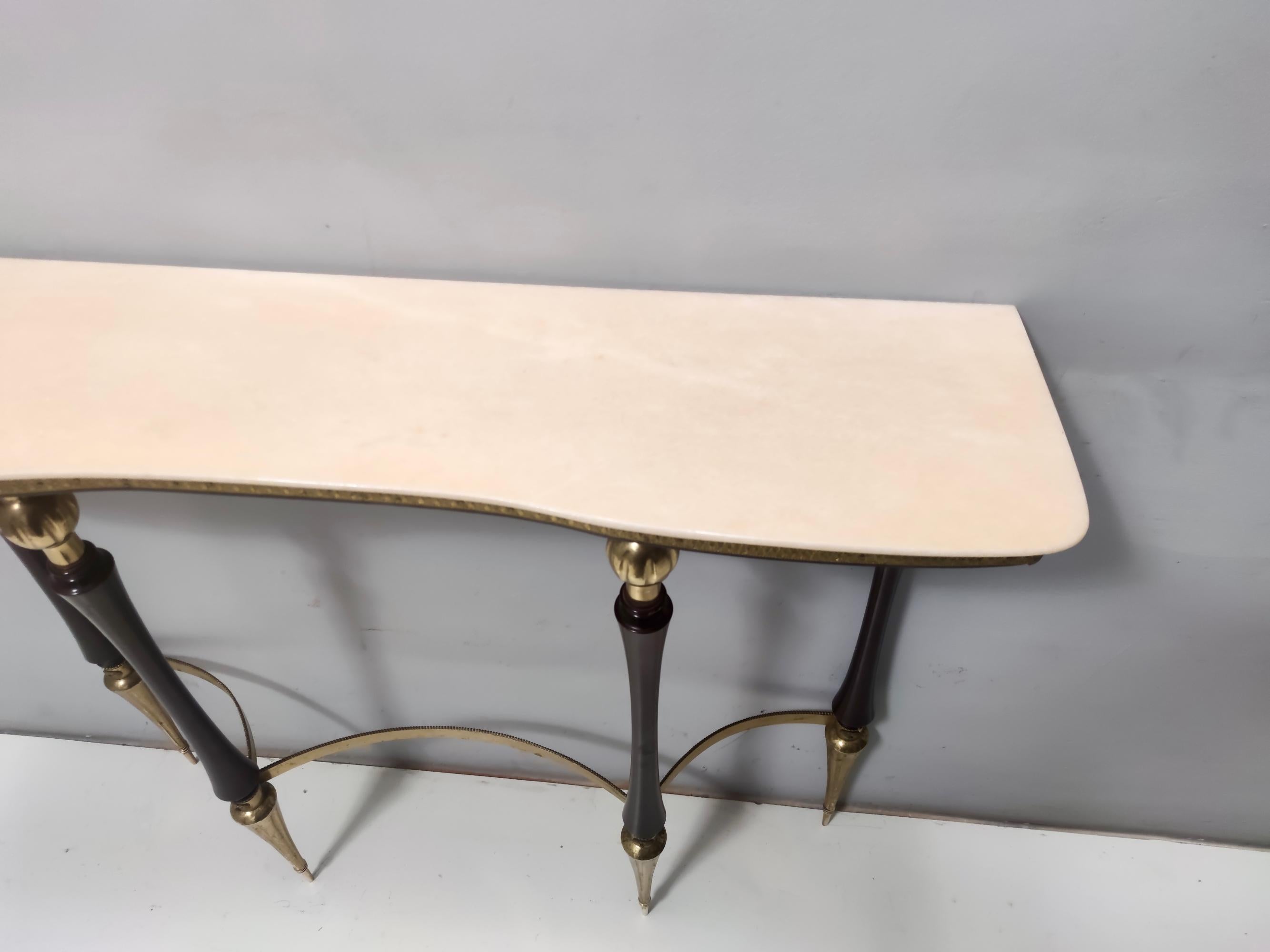 Milieu du XXe siècle Table console vintage en hêtre ébénisé avec plateau en marbre rose portugais, Italie en vente