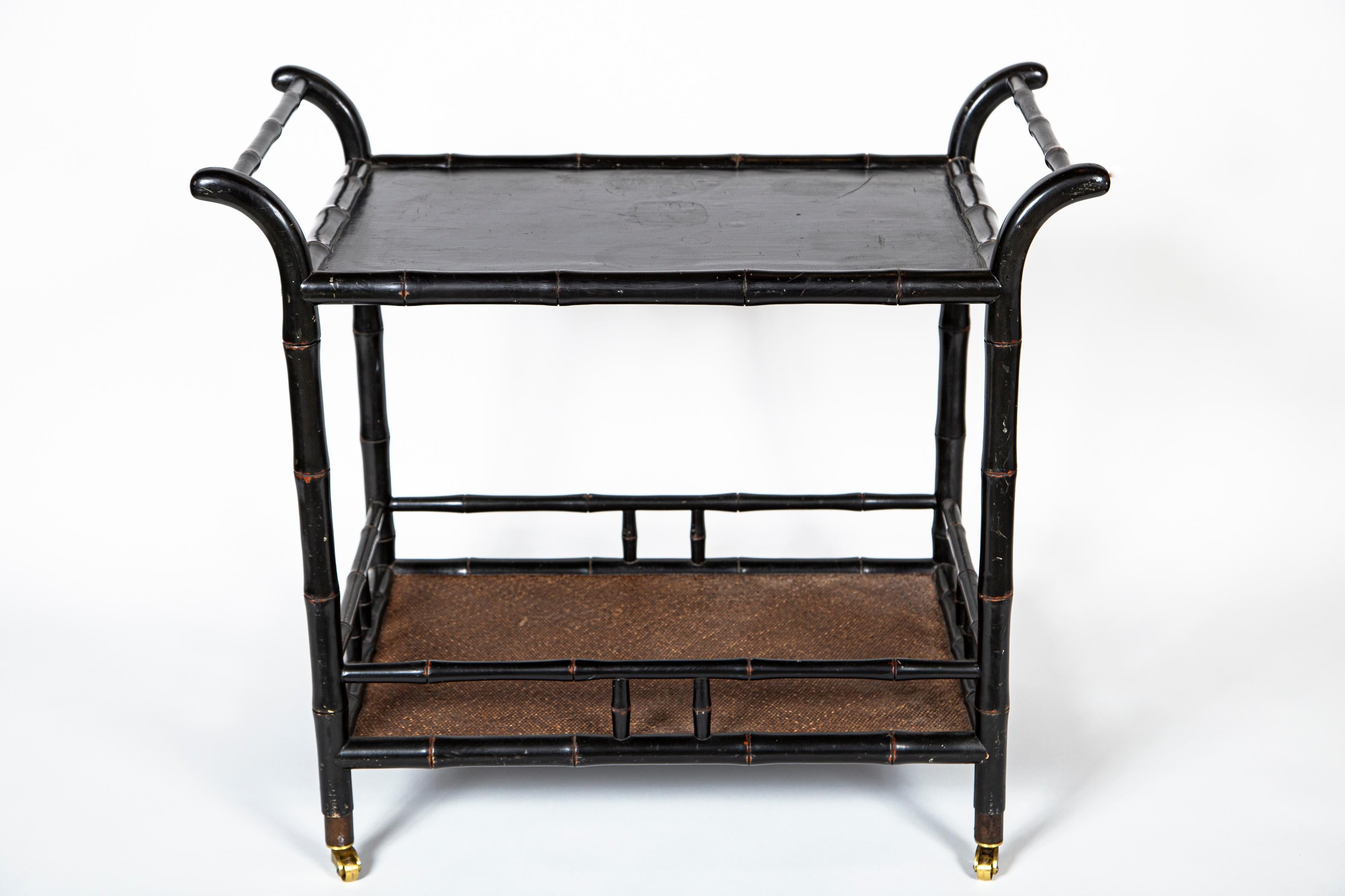 Carrello da bar in finto bambù ebanizzato d'epoca, 20° secolo In condizioni buone in vendita a Chappaqua, NY