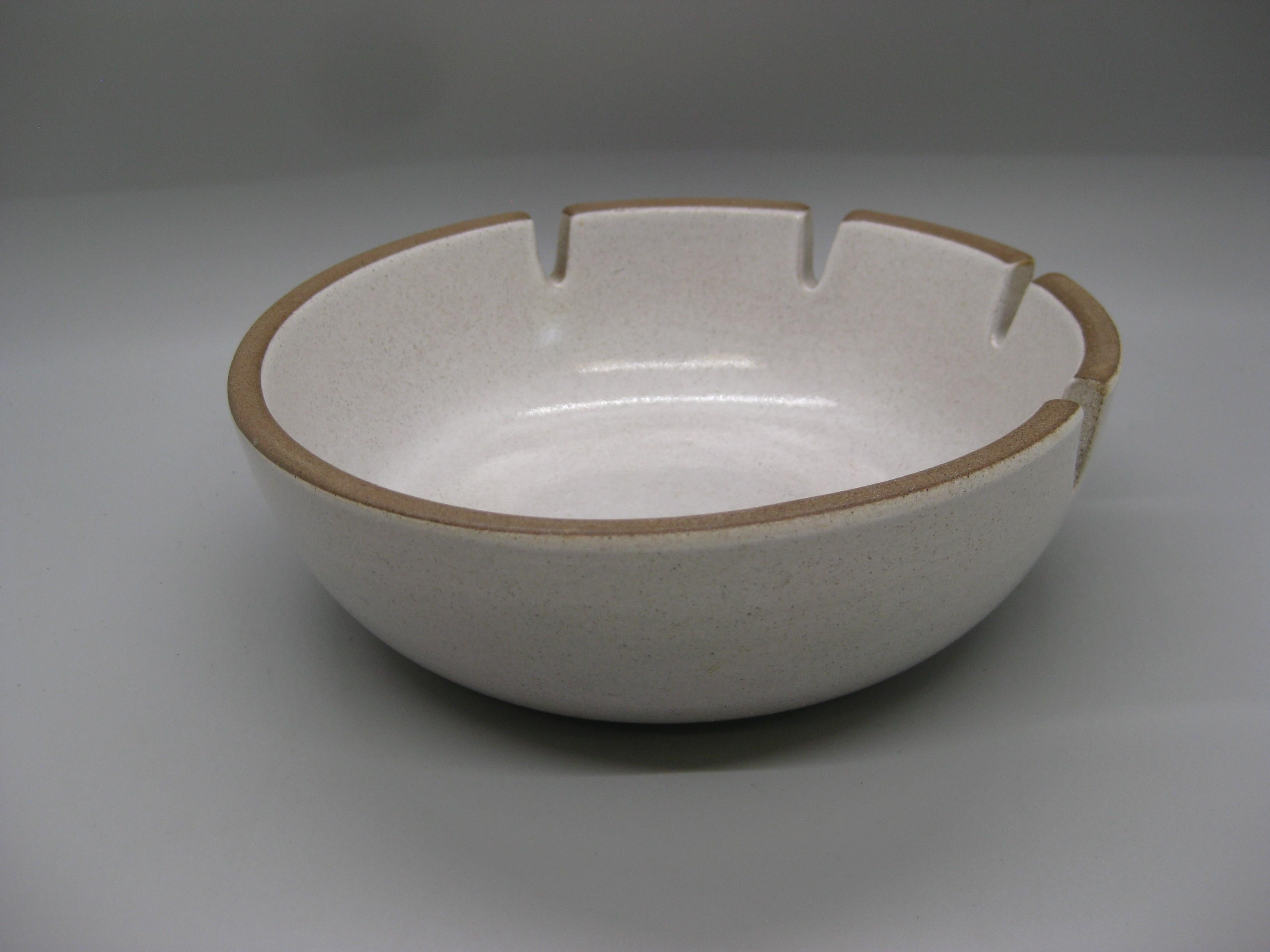 Vintage Edith Heath for Heath Ceramics 4 Slot White & Brown Pottery Ashtray In Excellent Condition For Sale In San Diego, CA