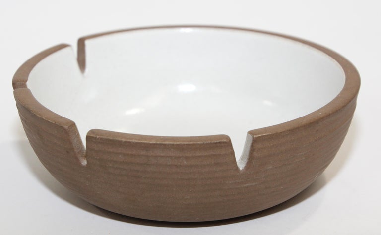 Vintage Edith Heath Mid-Century Modern Large Ashtray In Good Condition For Sale In North Hollywood, CA