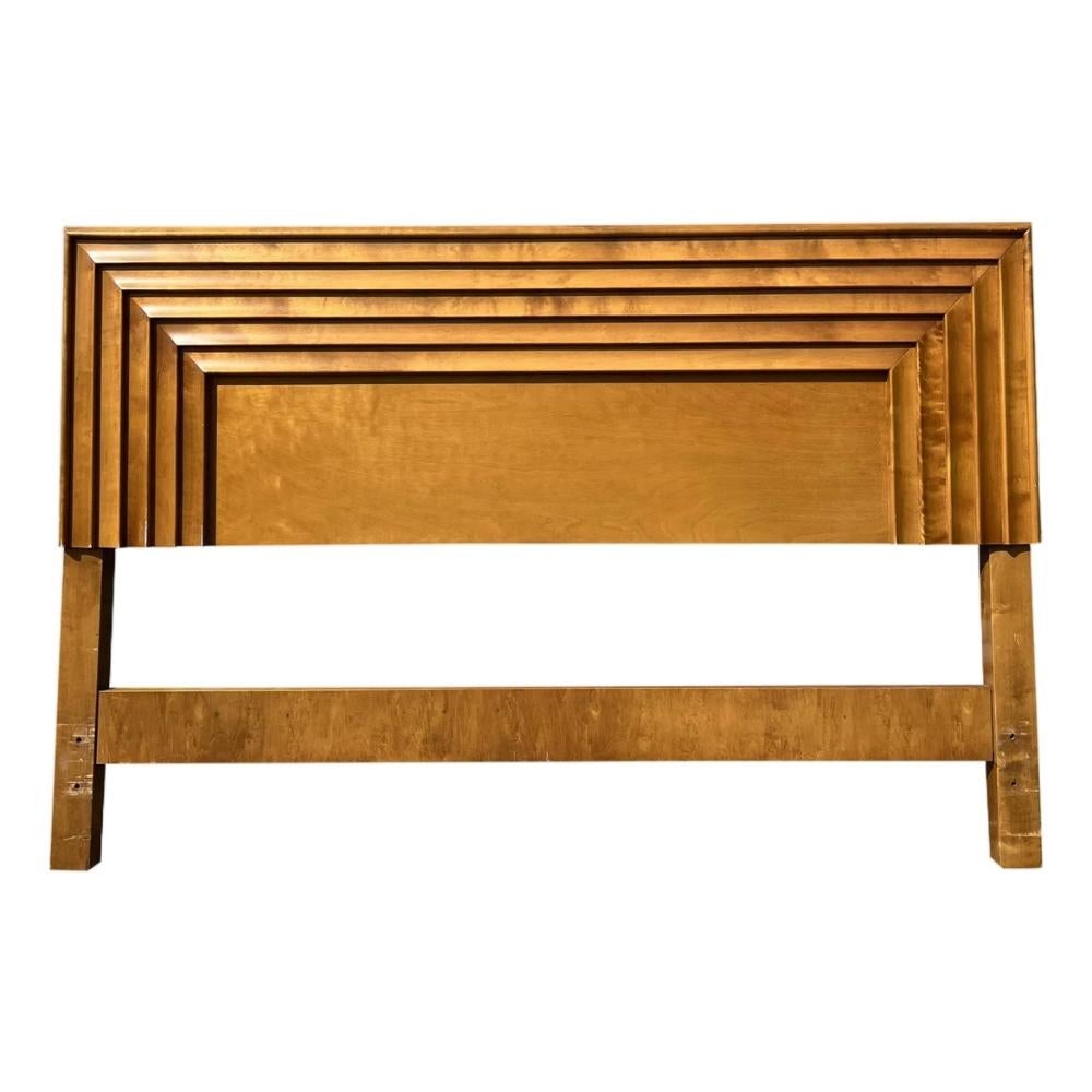 Vintage Edmond Spence Swedish Full Headboard in Mid-Century Modern Style
This Mid-Century Modern headboard by Edmond Spence, crafted in Sweden during the 1960s, showcases a stunning sculpted design that reflects the elegance of Scandinavian