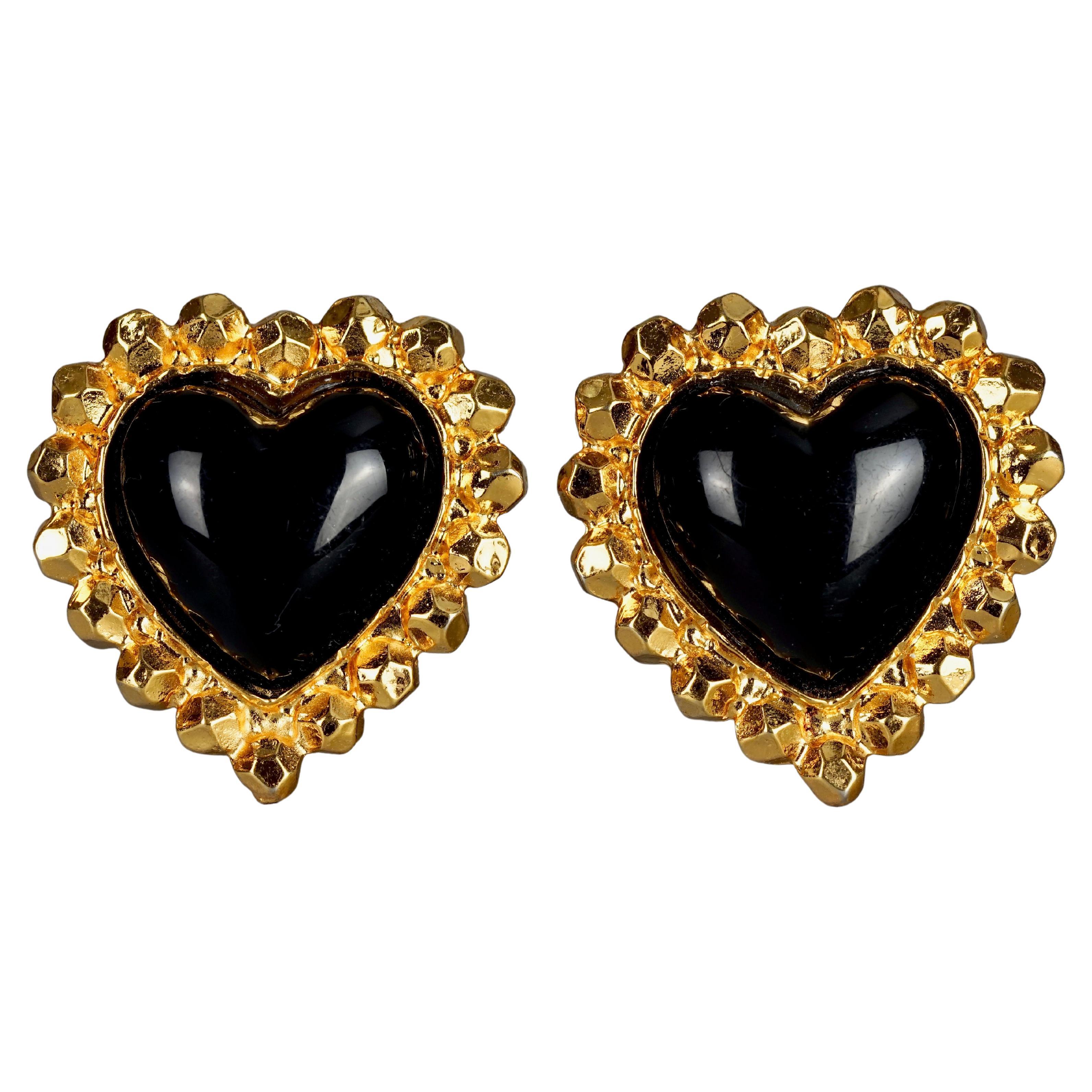Vintage iconic CCs Chanel heart clip-on earring, made of black ebony sign.  2CC8 For Sale at 1stDibs
