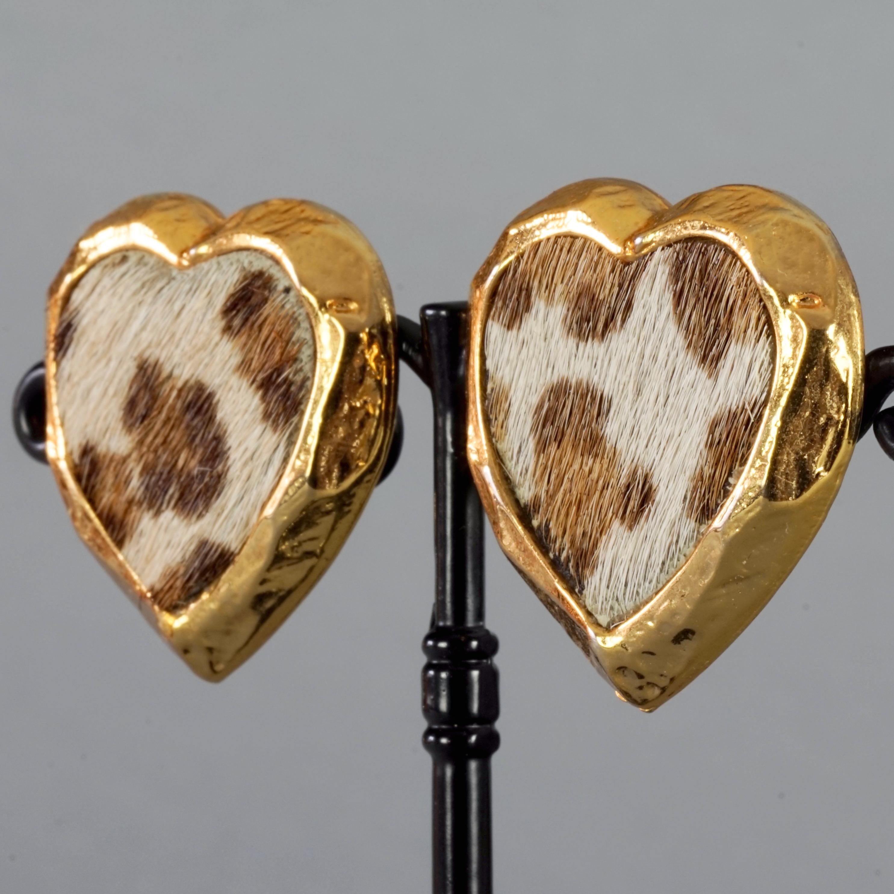 EDOUARD RAMBAUD Boucles d'oreilles vintage cœur en fausse fourrure dorée léopard Pour femmes en vente