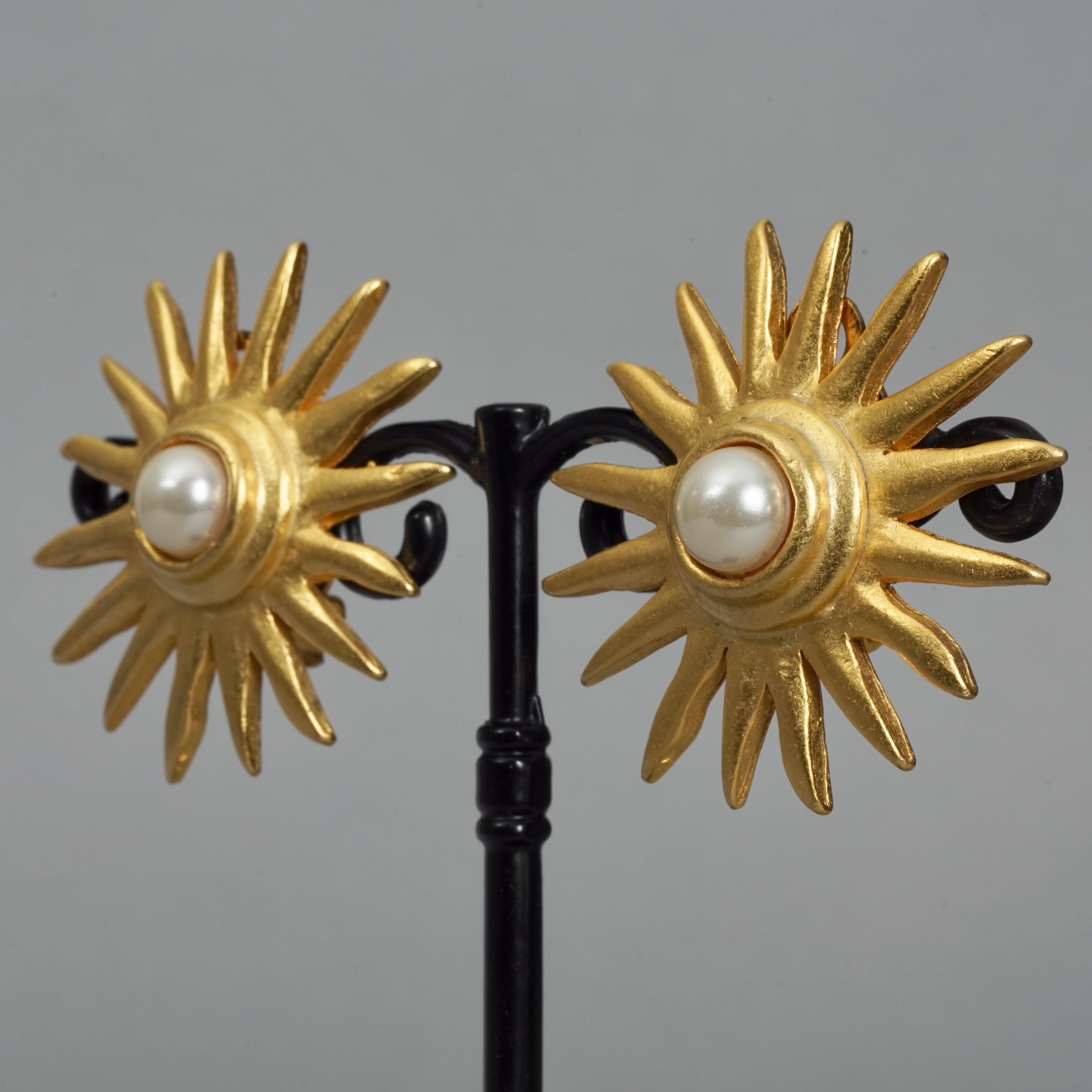 Vintage EDOUARD RAMBAUD Sunburst Pearl Earrings In Excellent Condition For Sale In Kingersheim, Alsace