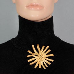 EDOUARD RAMBAUD Broche texturée Sunburst