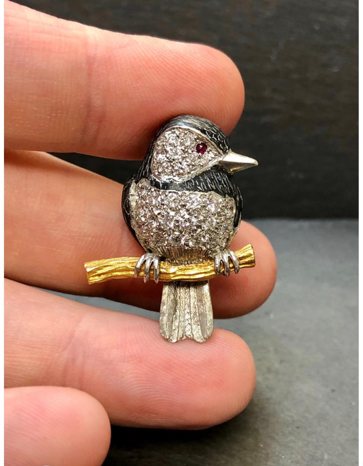 Broche vintage Edward Wolfe 18K y esmalte Diamante Rubí Colibrí en venta 3