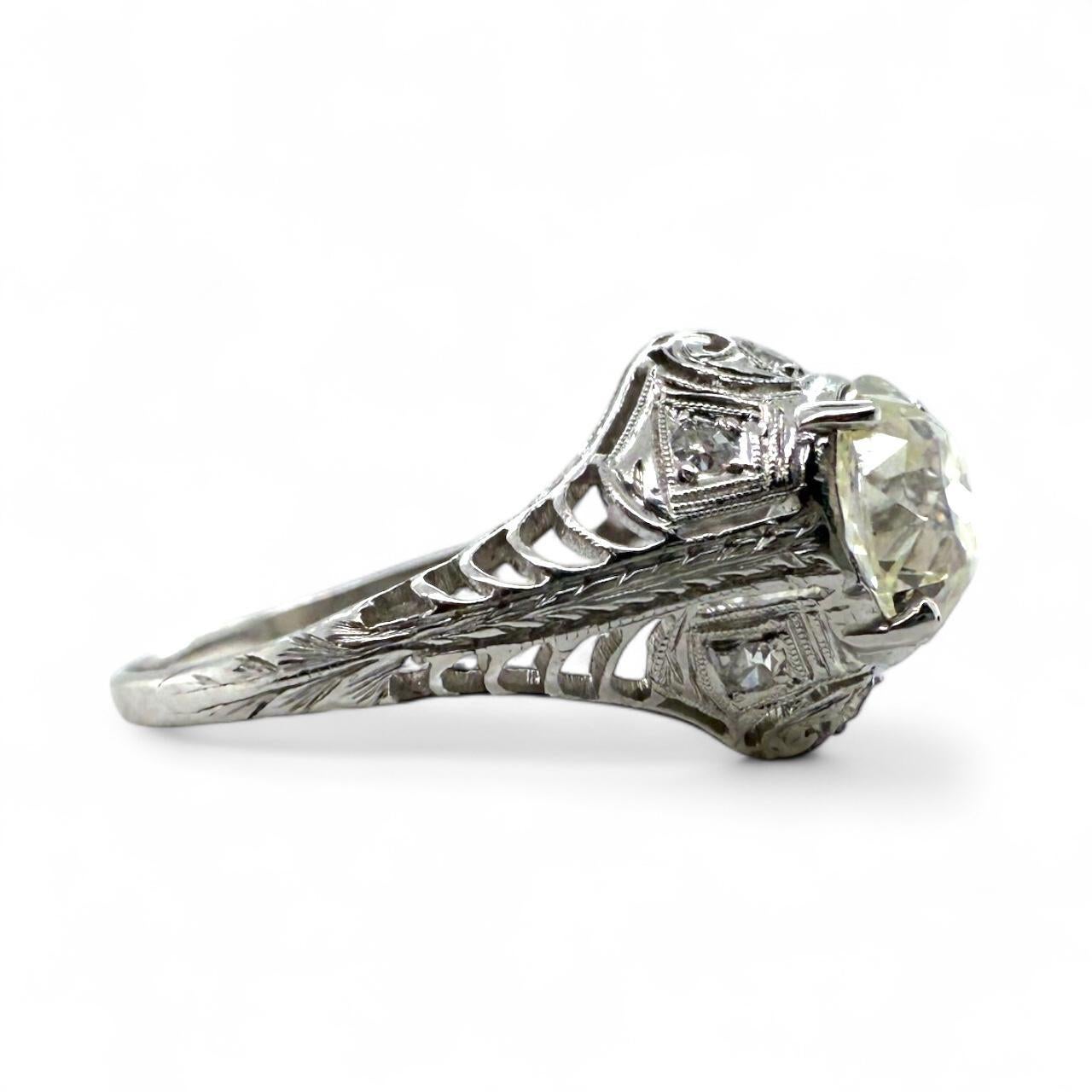 Anello di fidanzamento in platino con diamante d'epoca edoardiana da 1,5 carati in vendita 3