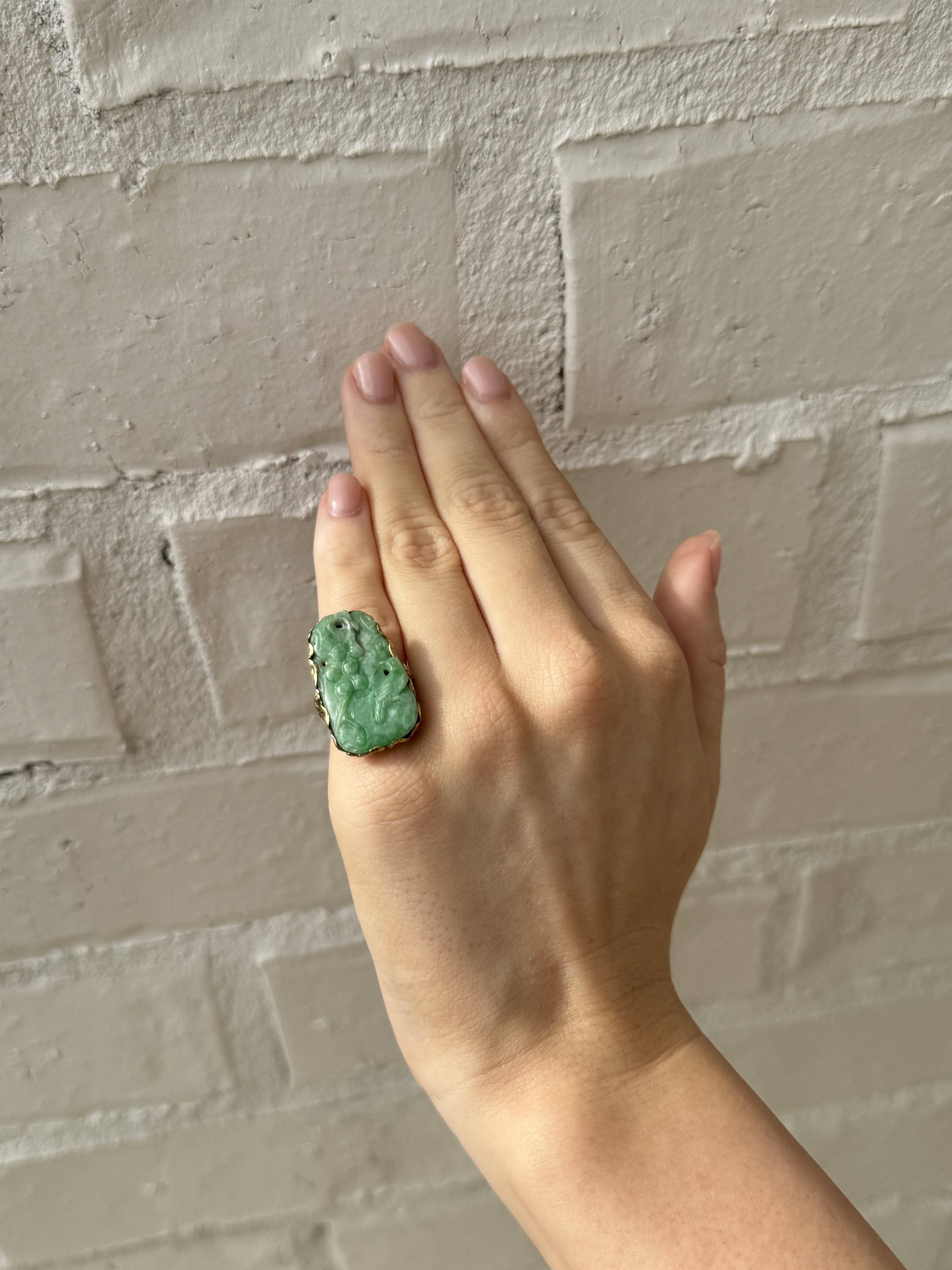Cabochon Vintage Edwardian Era Elaborately Carved Jade Ring 14K Yellow Gold For Sale