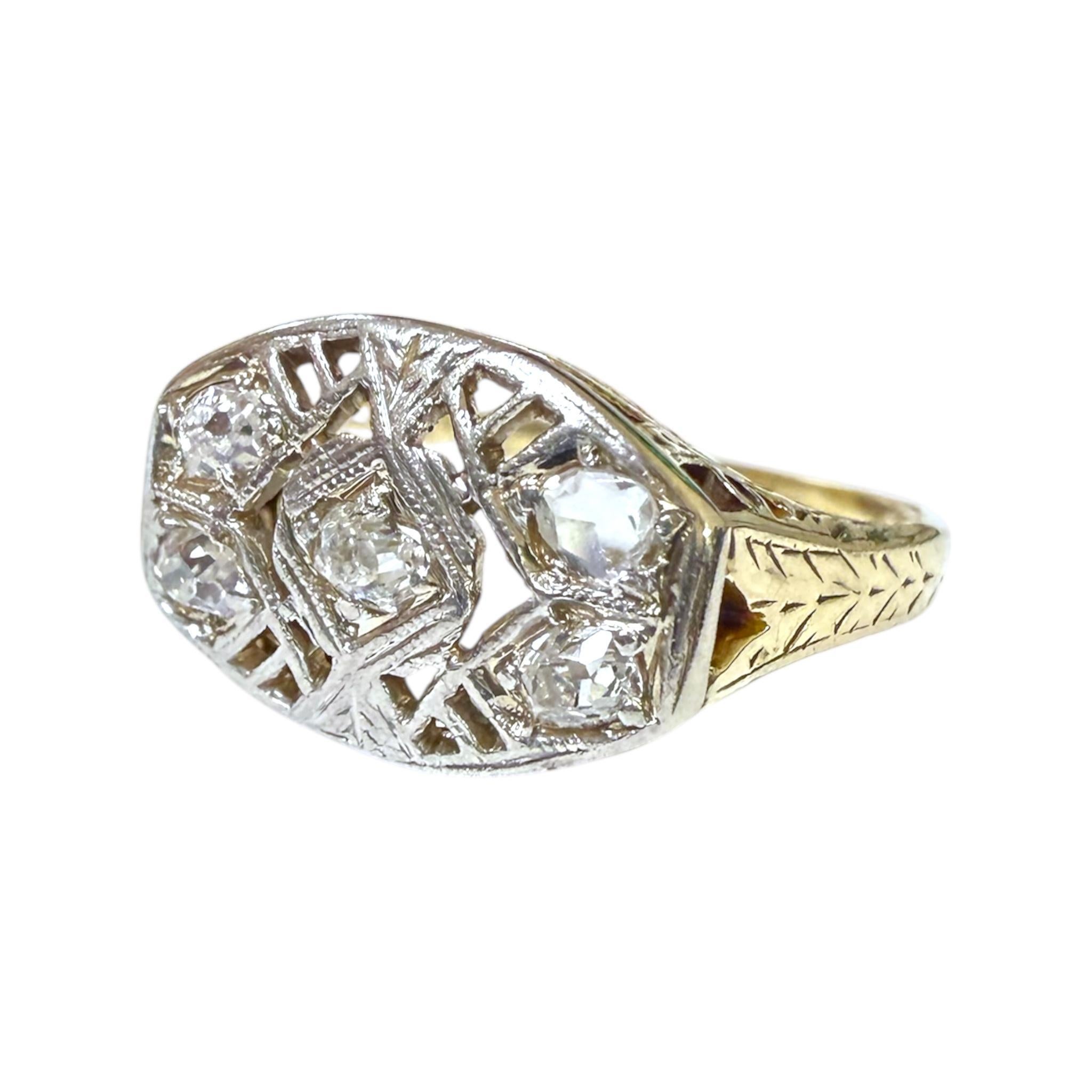 Vintage Edwardian Era Two Toned Diamond Cocktail Ring (bague de cocktail à deux tons de diamants) Excellent état - En vente à Montgomery, AL