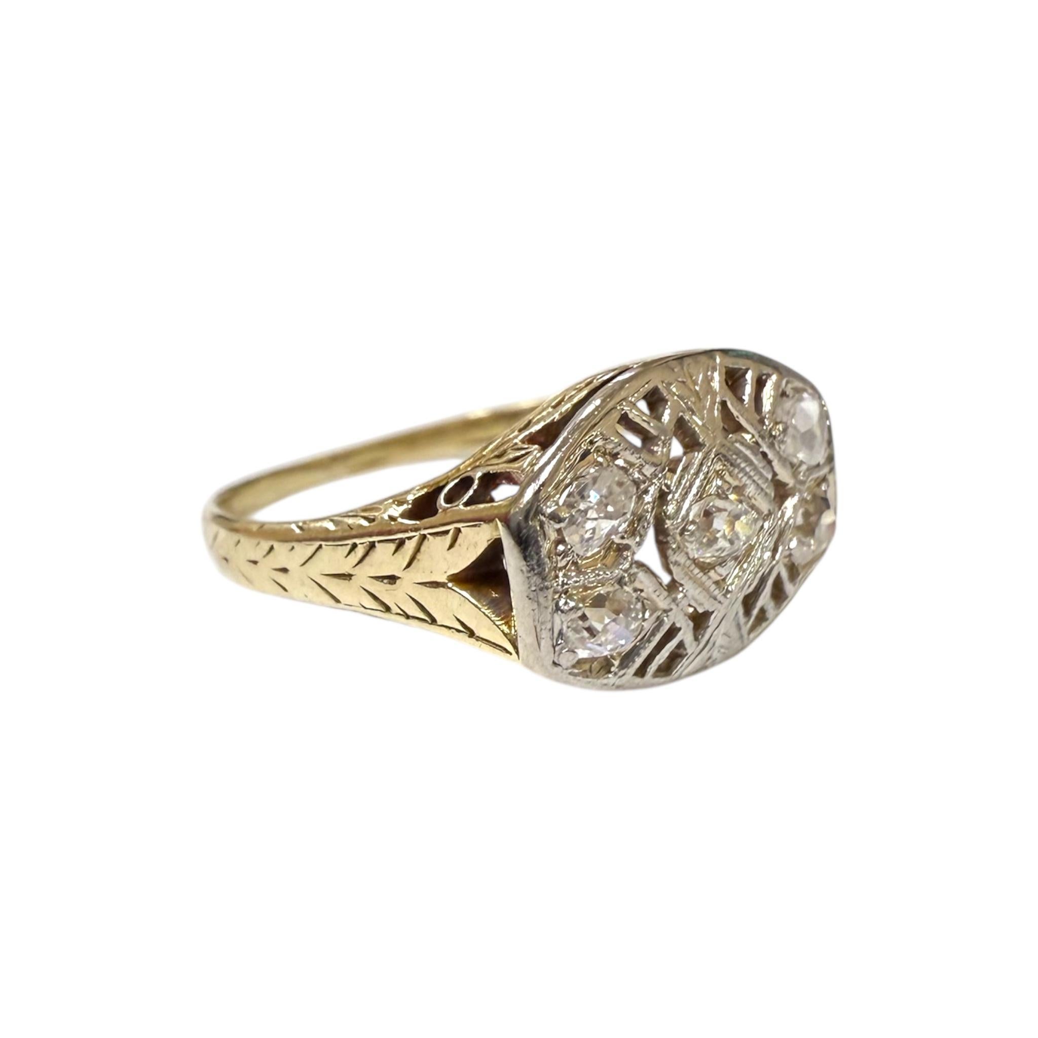 Vintage Edwardian Era Two Toned Diamond Cocktail Ring (bague de cocktail à deux tons de diamants) en vente 1