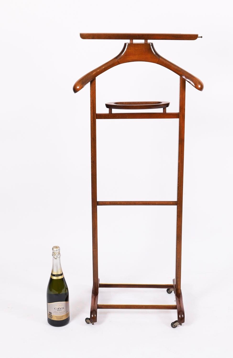 Appendiabiti a valet in legno di noce di epoca edoardiana tardo-novecentesca in vendita 4