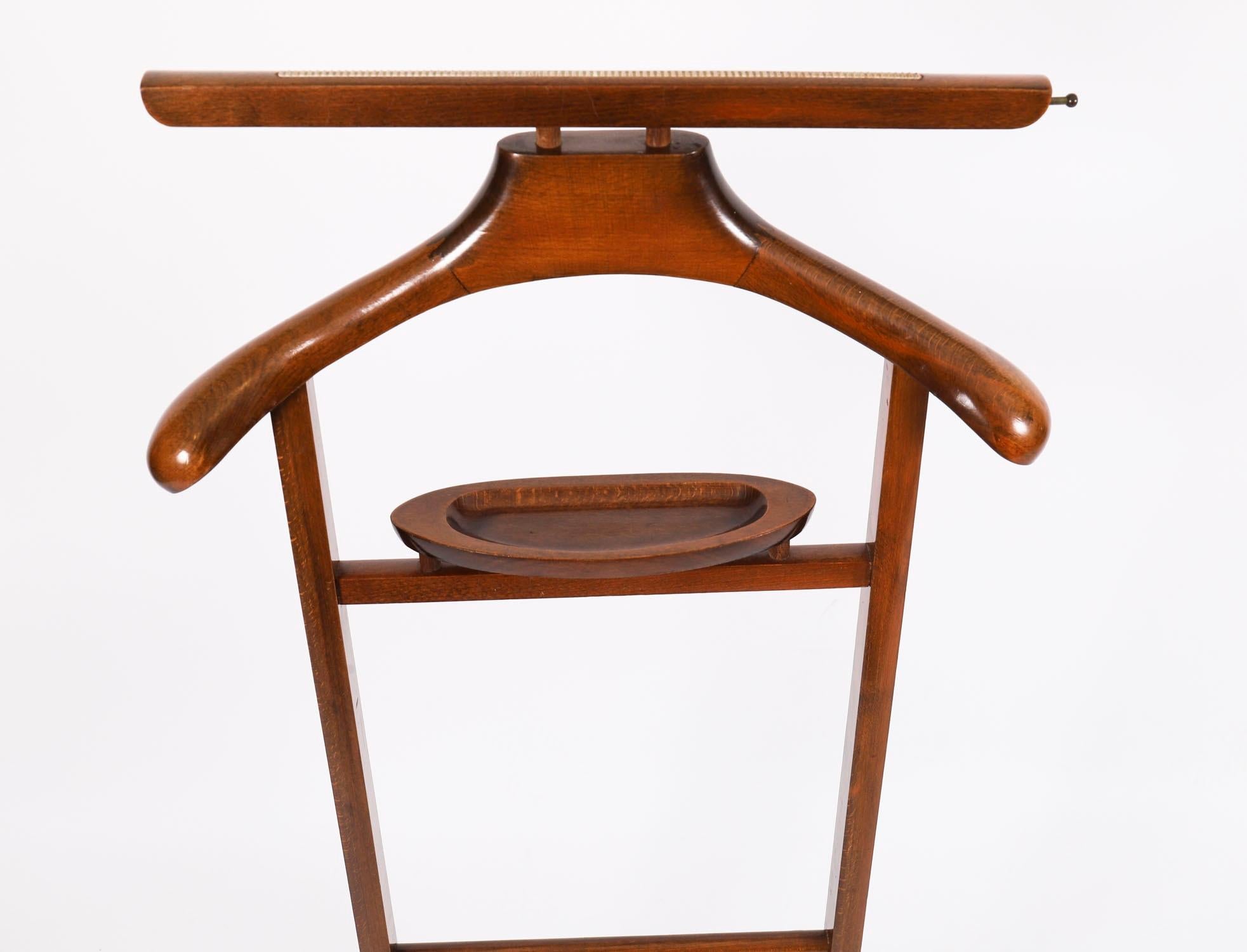 Noce Appendiabiti a valet in legno di noce di epoca edoardiana tardo-novecentesca in vendita