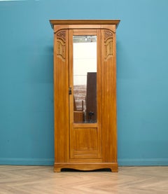 Armadio o mobile da sala edoardiano d'epoca in legno di raso, del 1900