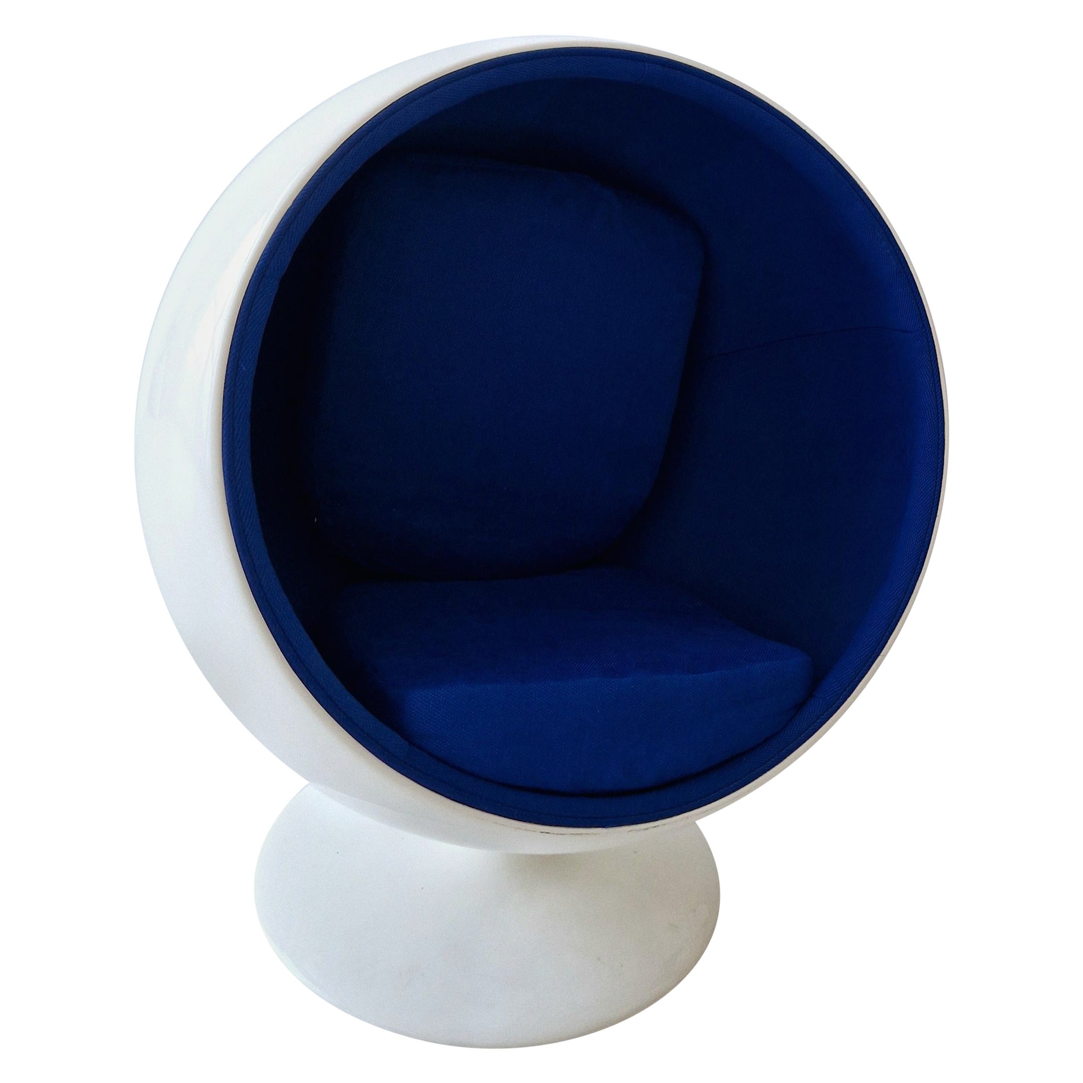 Vintage In the style of Eero Aarnio Ball Chair, Fiberglass, UK, 1980